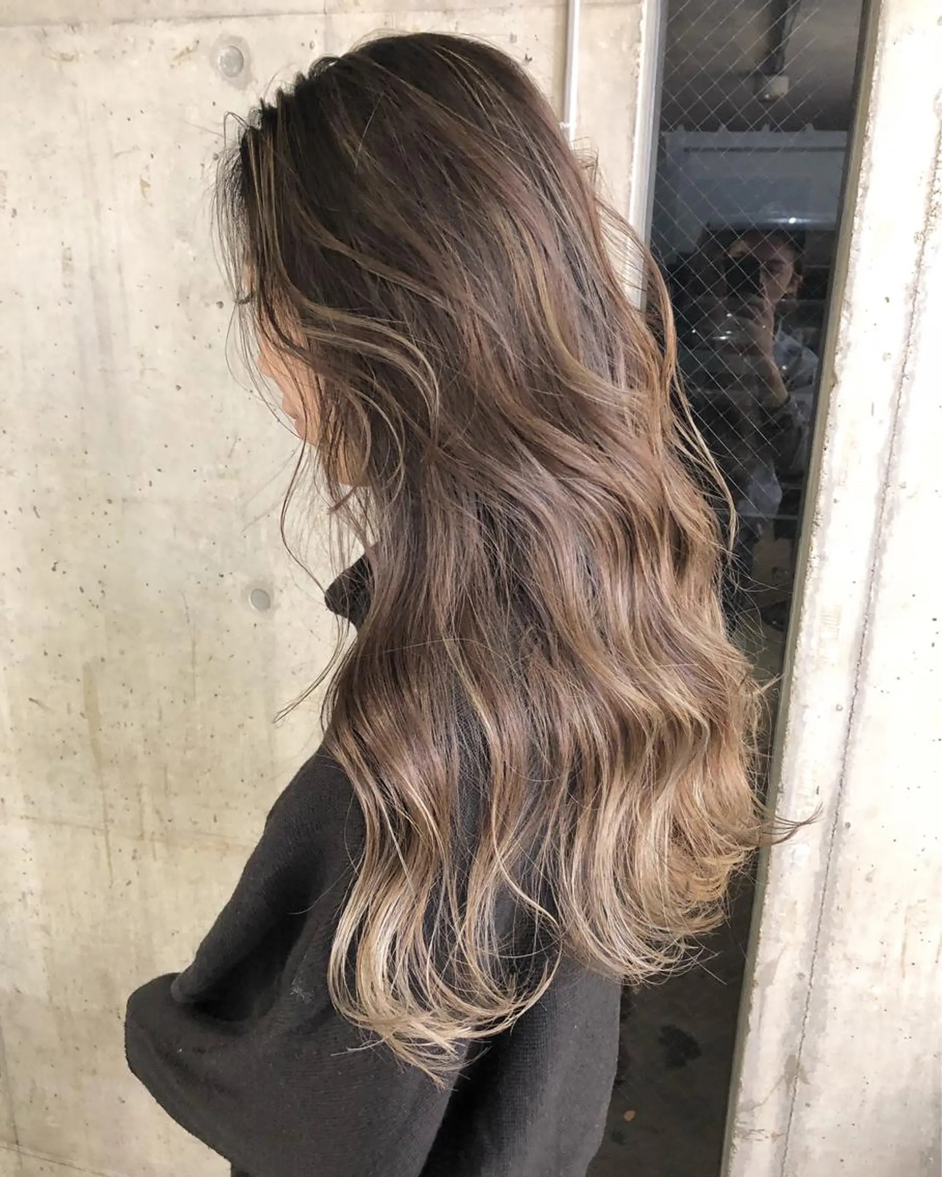 ロング カラー パーマ ヘアアレンジ メンズ キッズ ネイル マツエク・マツパ メンズハイライト グレージュ ハイライトカラー ハイライト カット ヘアカラー トリートメント ヘッドスパ 韓国風×透明感カラー 髪質改善オタベシンヤのヘアスタイル