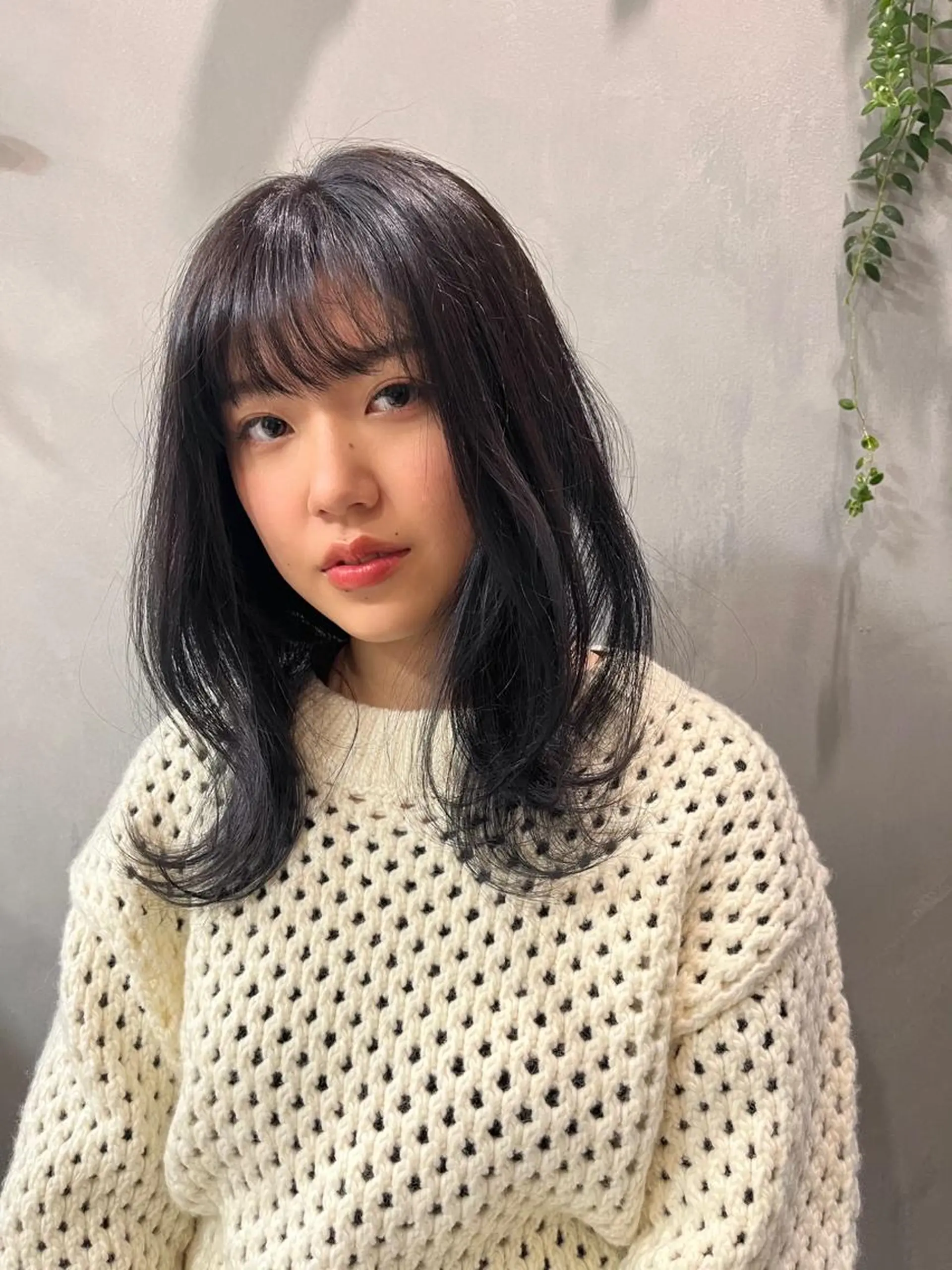 セミロング カラー 黒髪 ブルーカラー ブルーブラック ヘアカラー トリートメント ヘッドスパ CAMERA所属・井手 咲乃のヘアスタイル