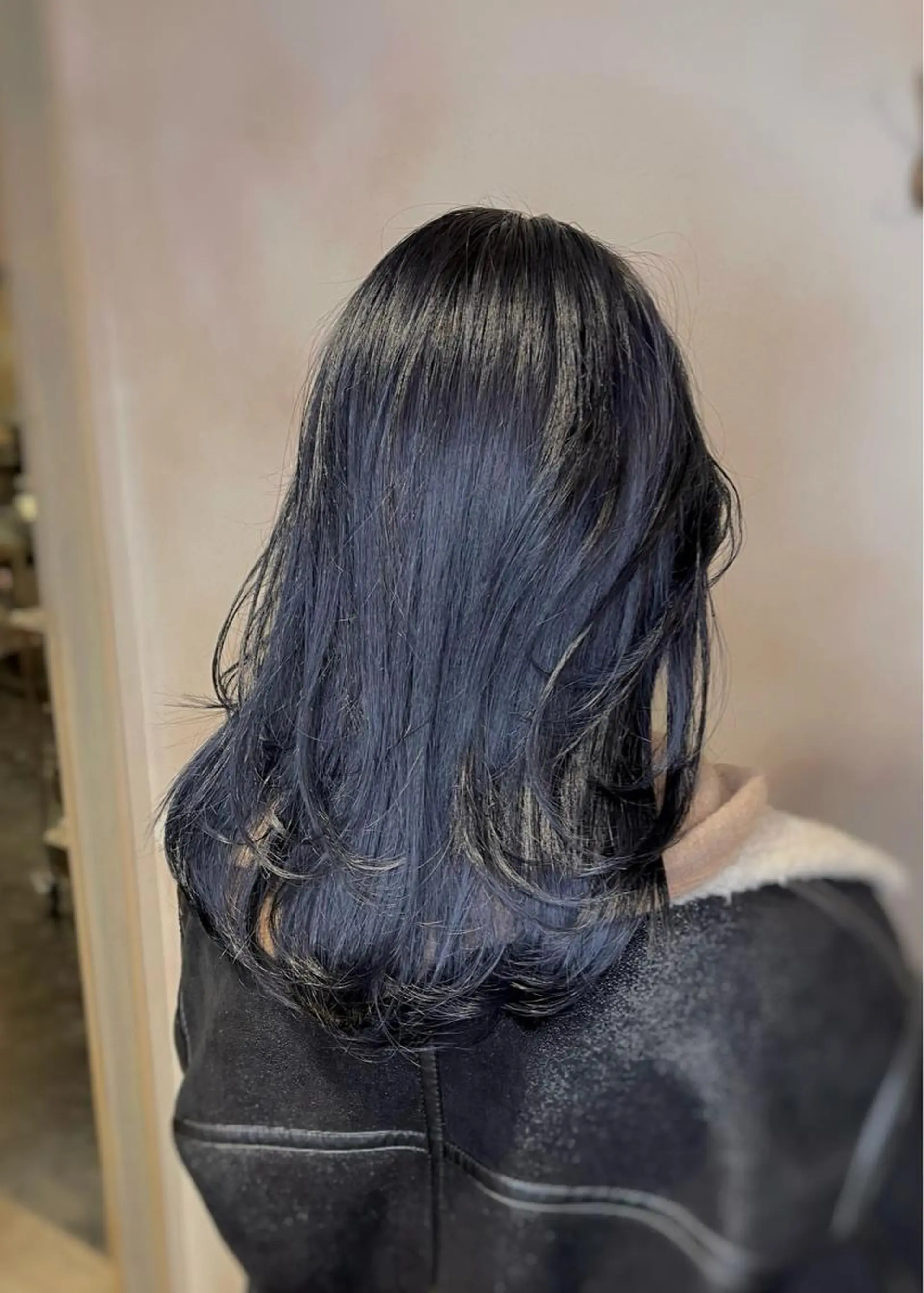 セミロング カラー レイヤーカット ローレイヤー 泉 堅也のヘアスタイル