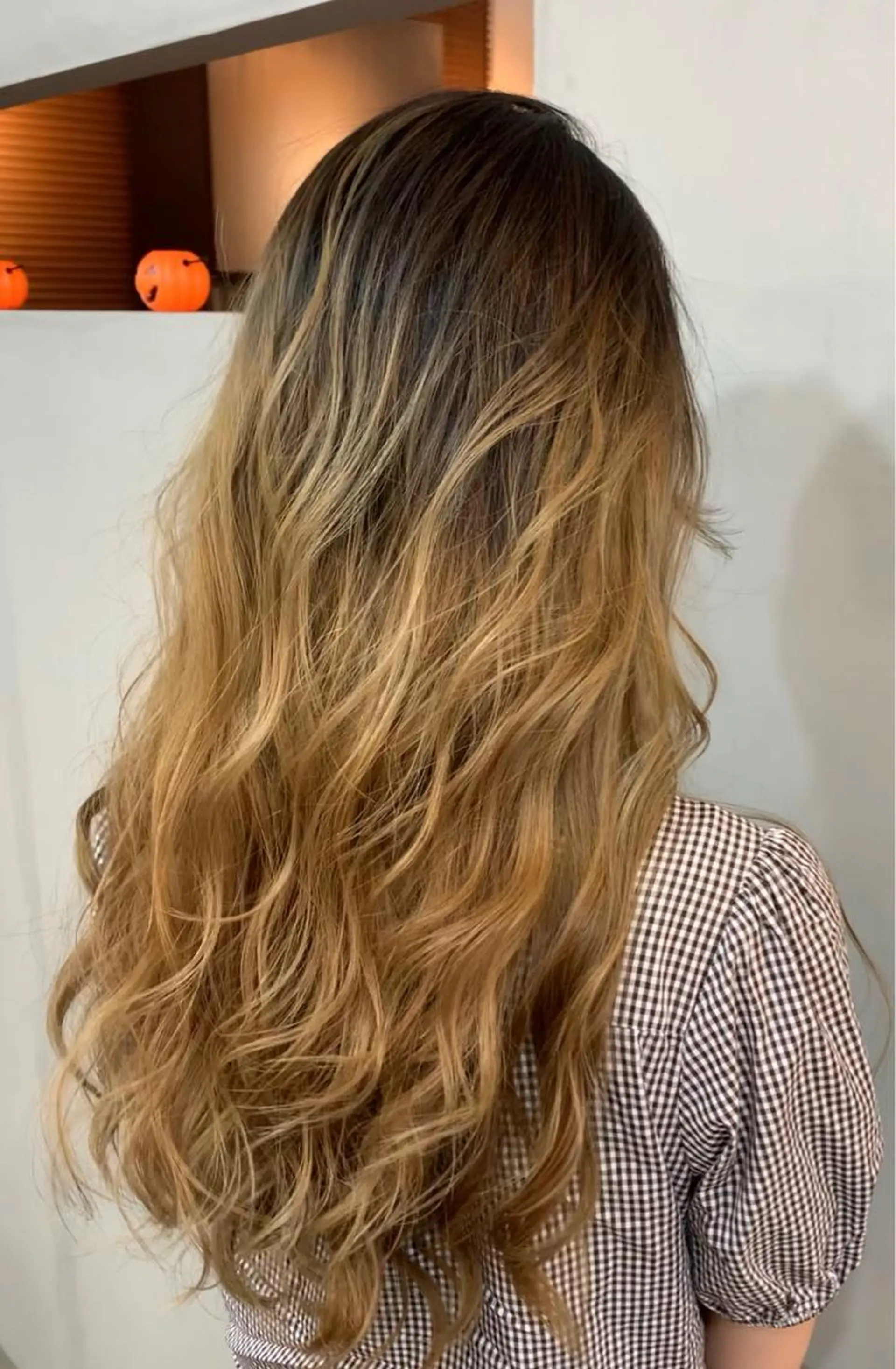 ロング カラー ネイル マツエク・マツパ ベージュカラー ブロンド ブロンドベージュ ロング ロングネイル ブリーチ特化 / share 元太のヘアスタイル