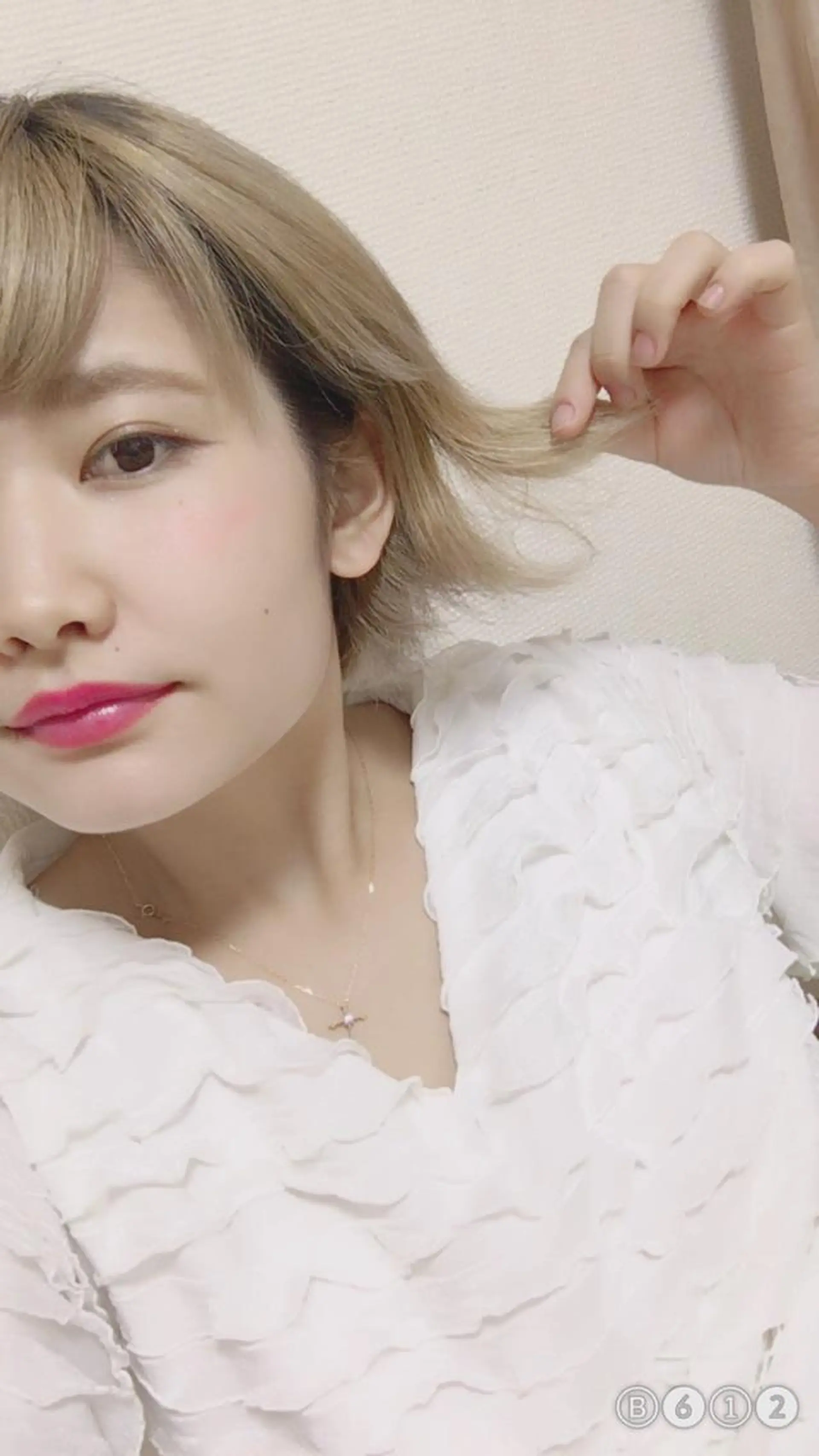 ショート カラー 顔周りの垢抜けヘア 立山あいりのヘアスタイル