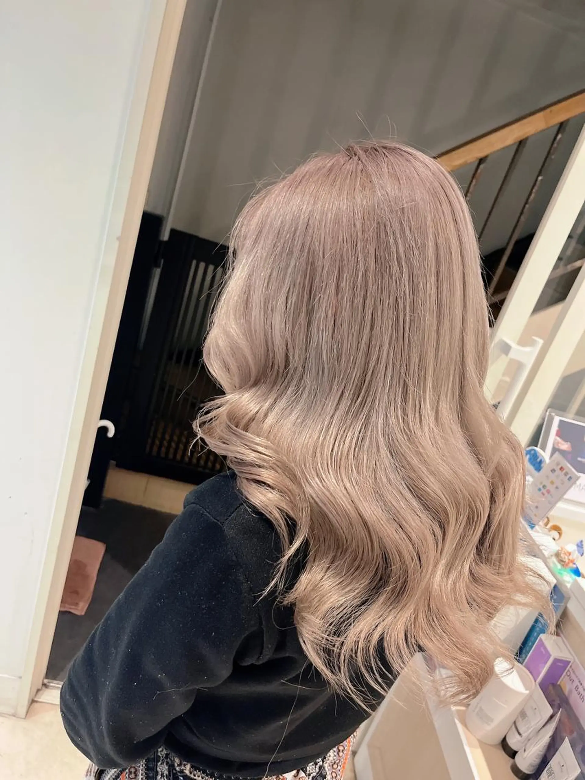 セミロング ヘアアレンジ 🔥ハイトーンカラー ギャルNAOKI🔥のヘアスタイル