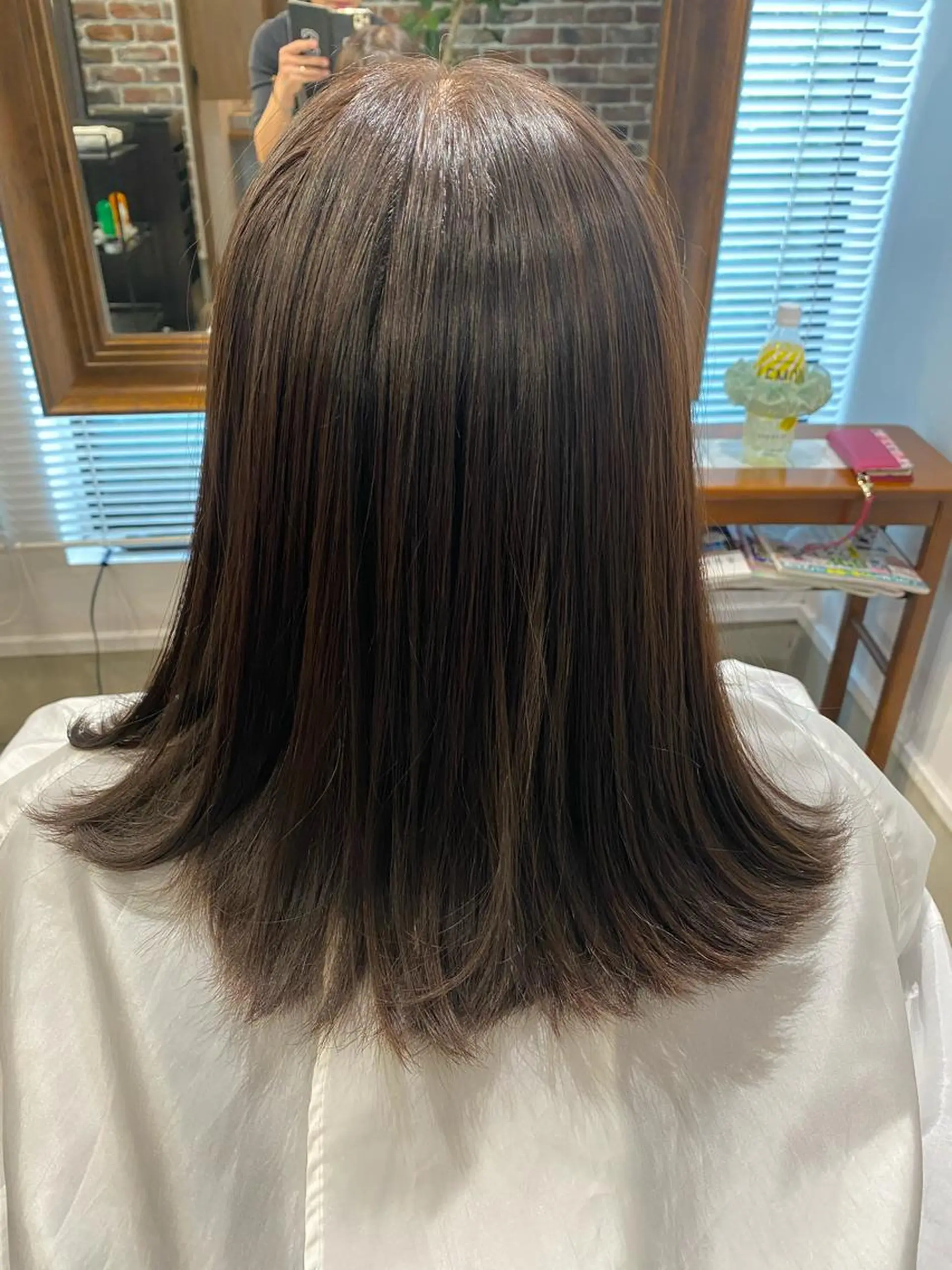 ミディアム カラー パーマ アッシュ 縮毛矯正 沖田 舞衣のヘアスタイル