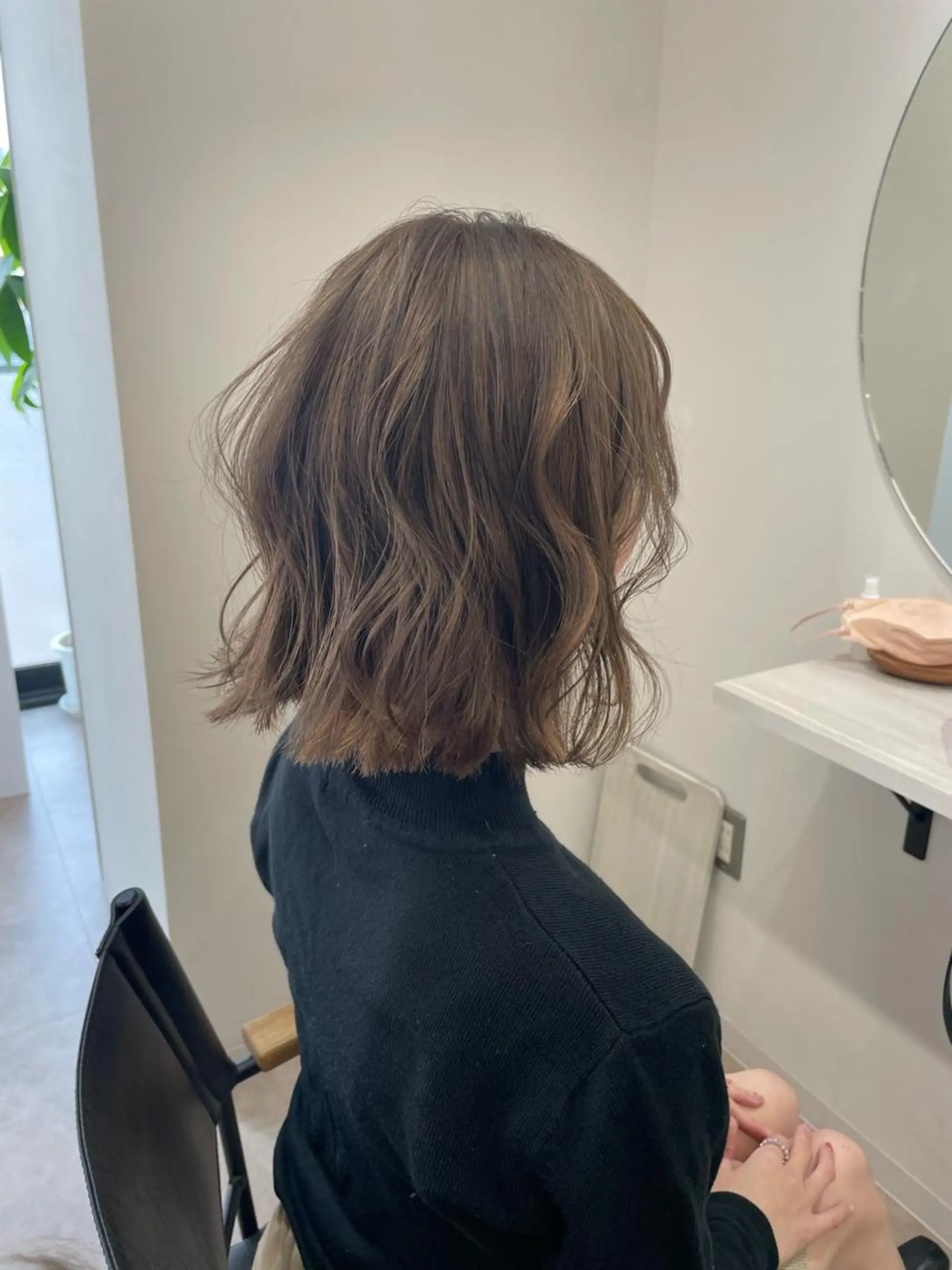 ミディアム KAORU オリーブカラーのヘアスタイル