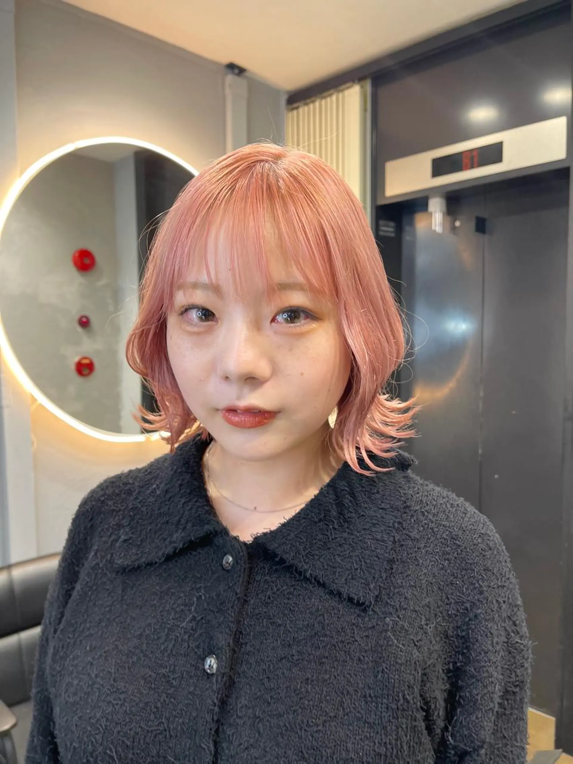 ショート カラー TATSUブリーチ/ ミルクティーベージュのヘアスタイル