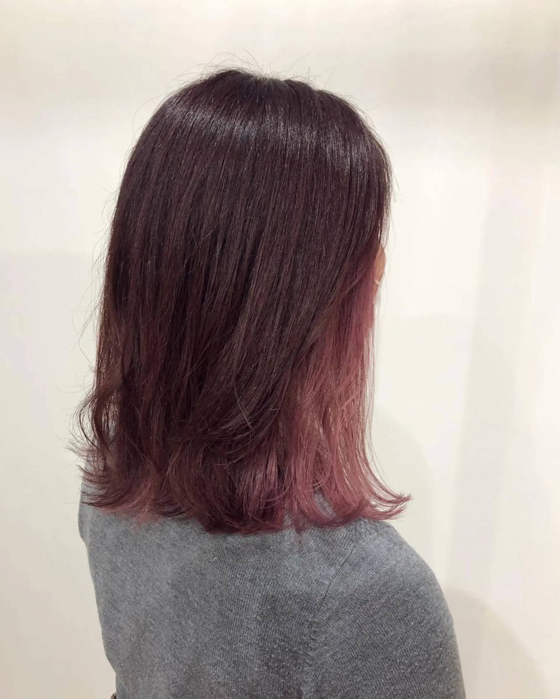 カラー ヘアカラー white.梅田 デザインカラー🦄のヘアスタイル