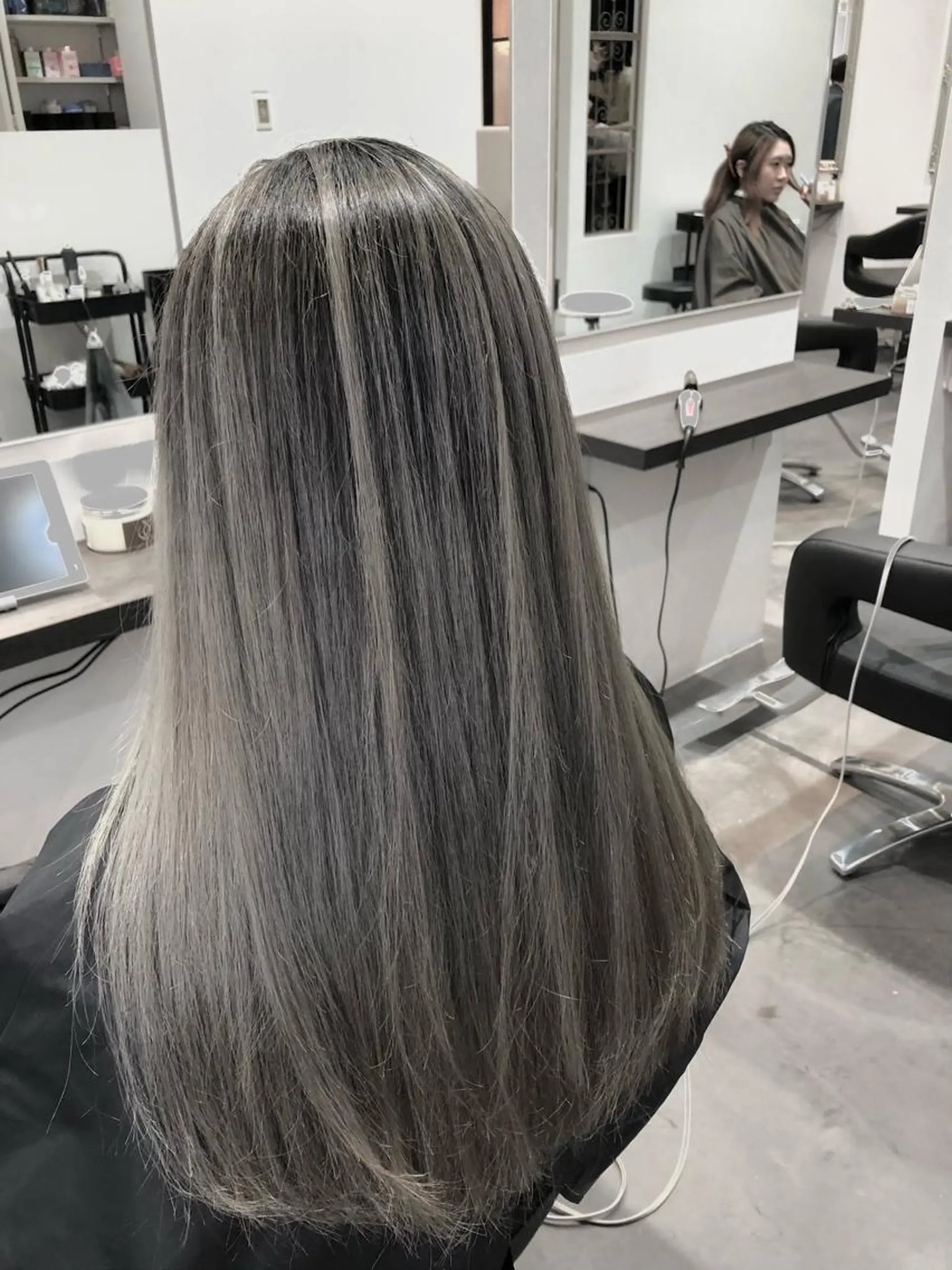 ロング LOOP hairのヘアスタイル