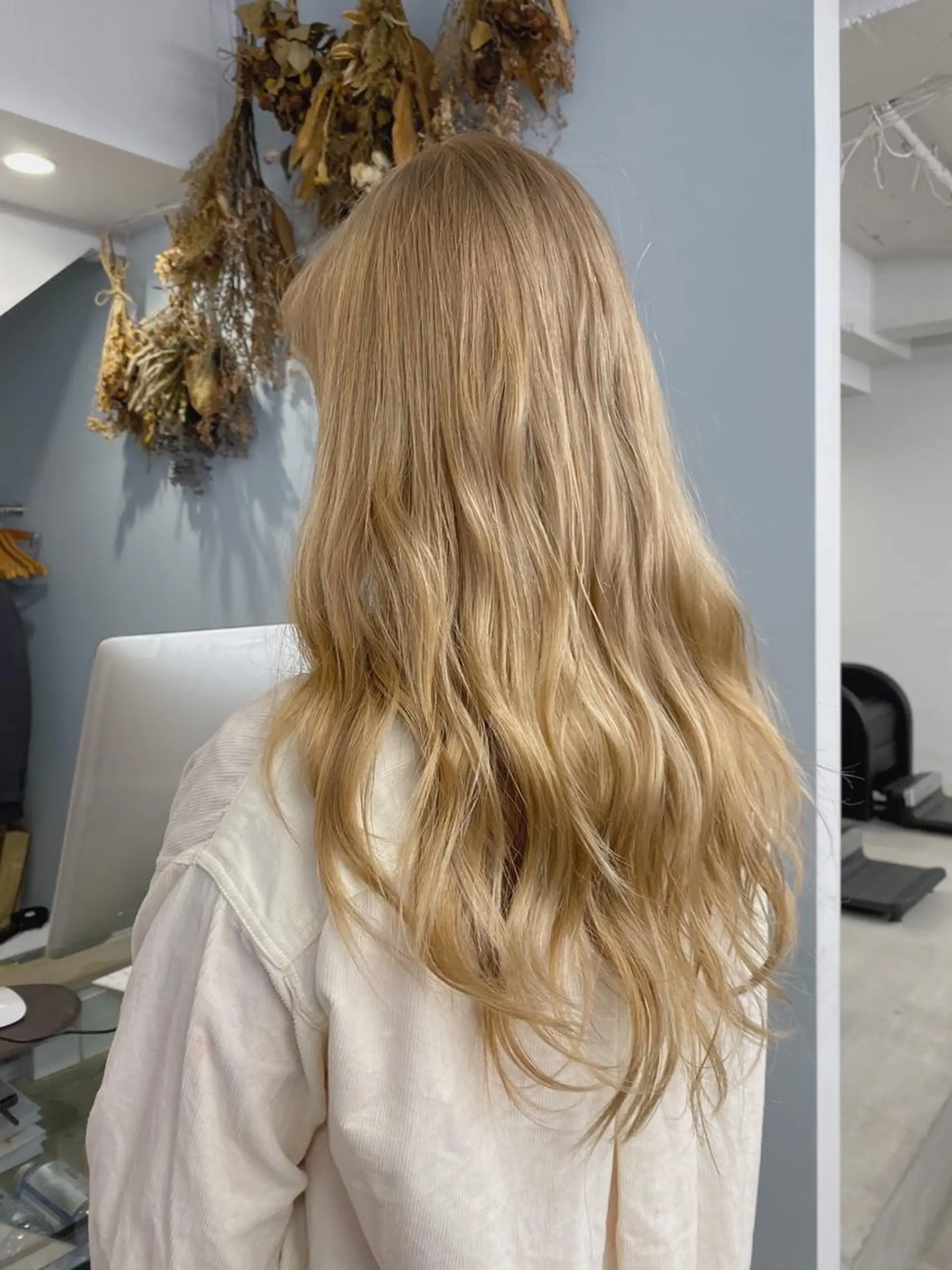 ロング カラー ヘアアレンジ Flamme Annaのヘアスタイル