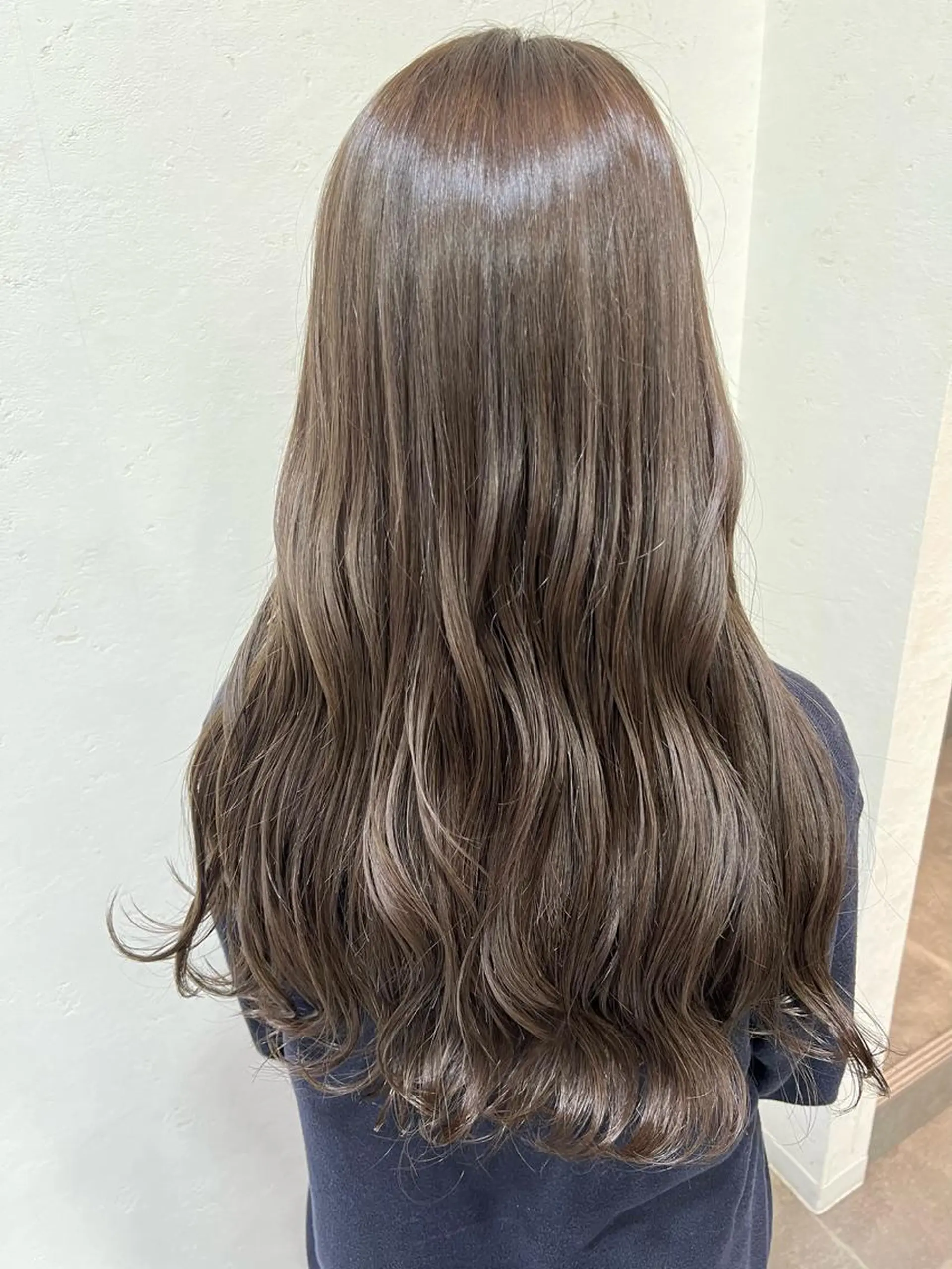 ロング カラー mana .のヘアスタイル