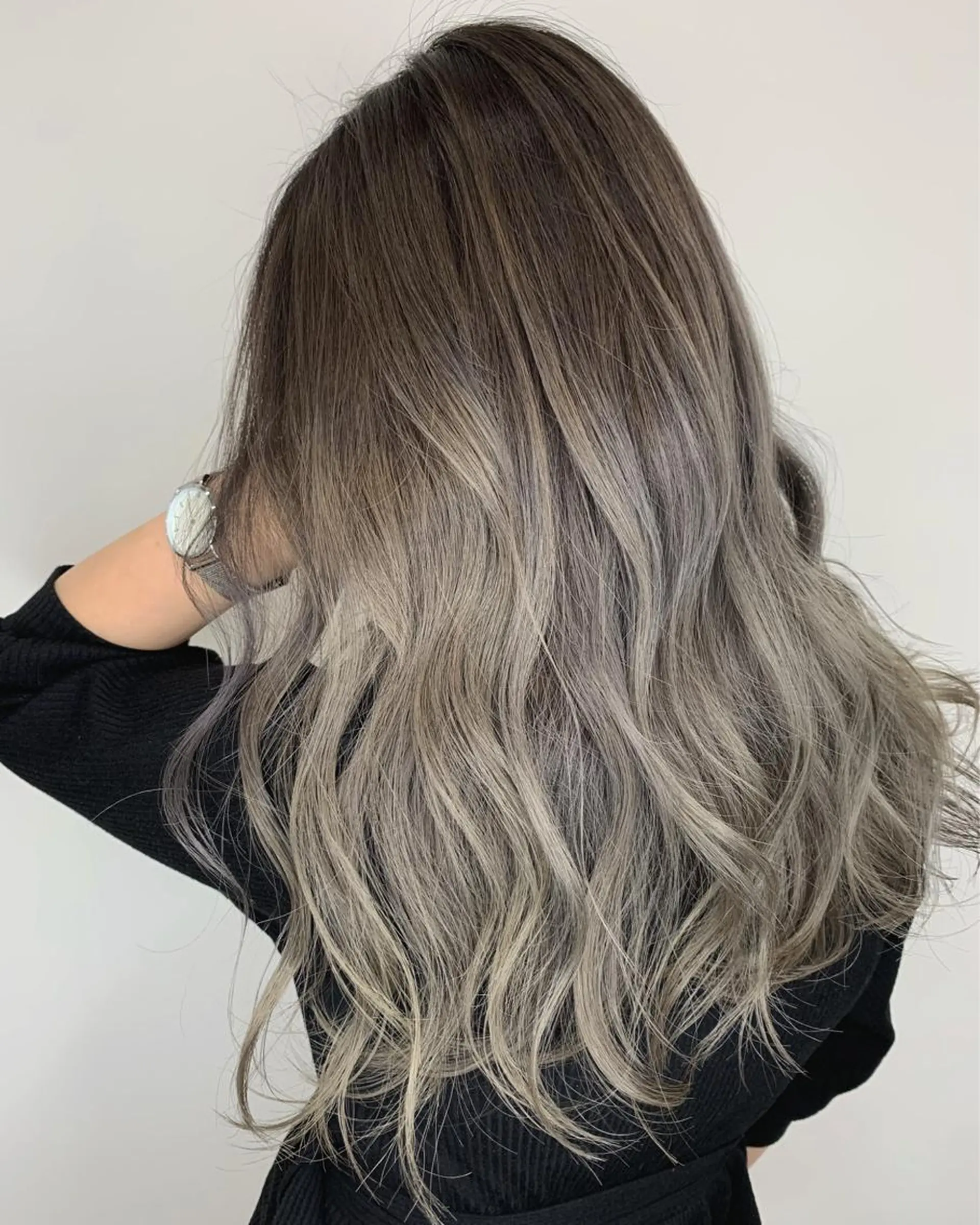 ロング アッシュ カット ヘアカラー トリートメント 山田 絵里菜のヘアスタイル