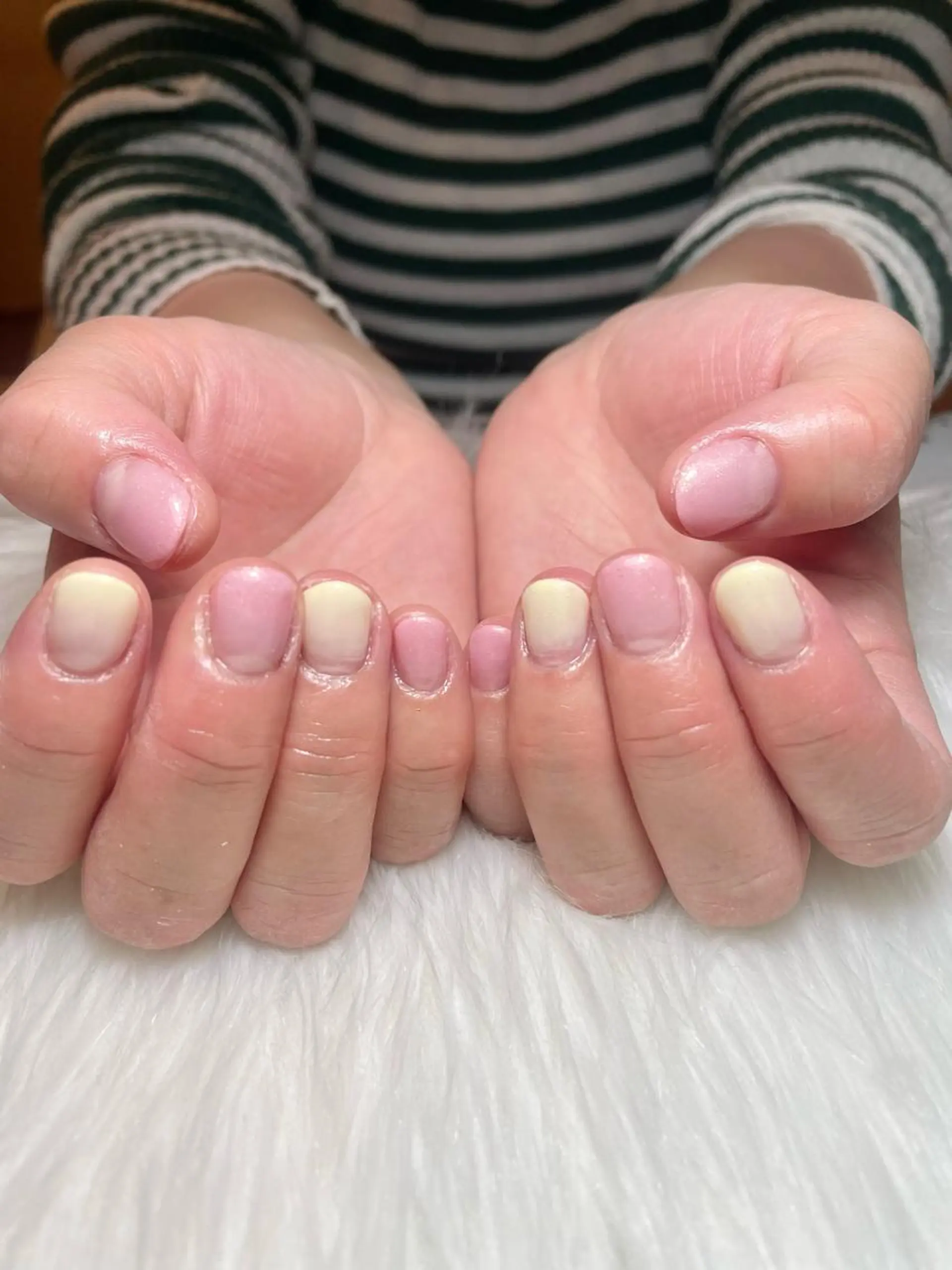 ネイル グラデーション 大袋駅東口徒歩2分 alivioのネイルデザイン