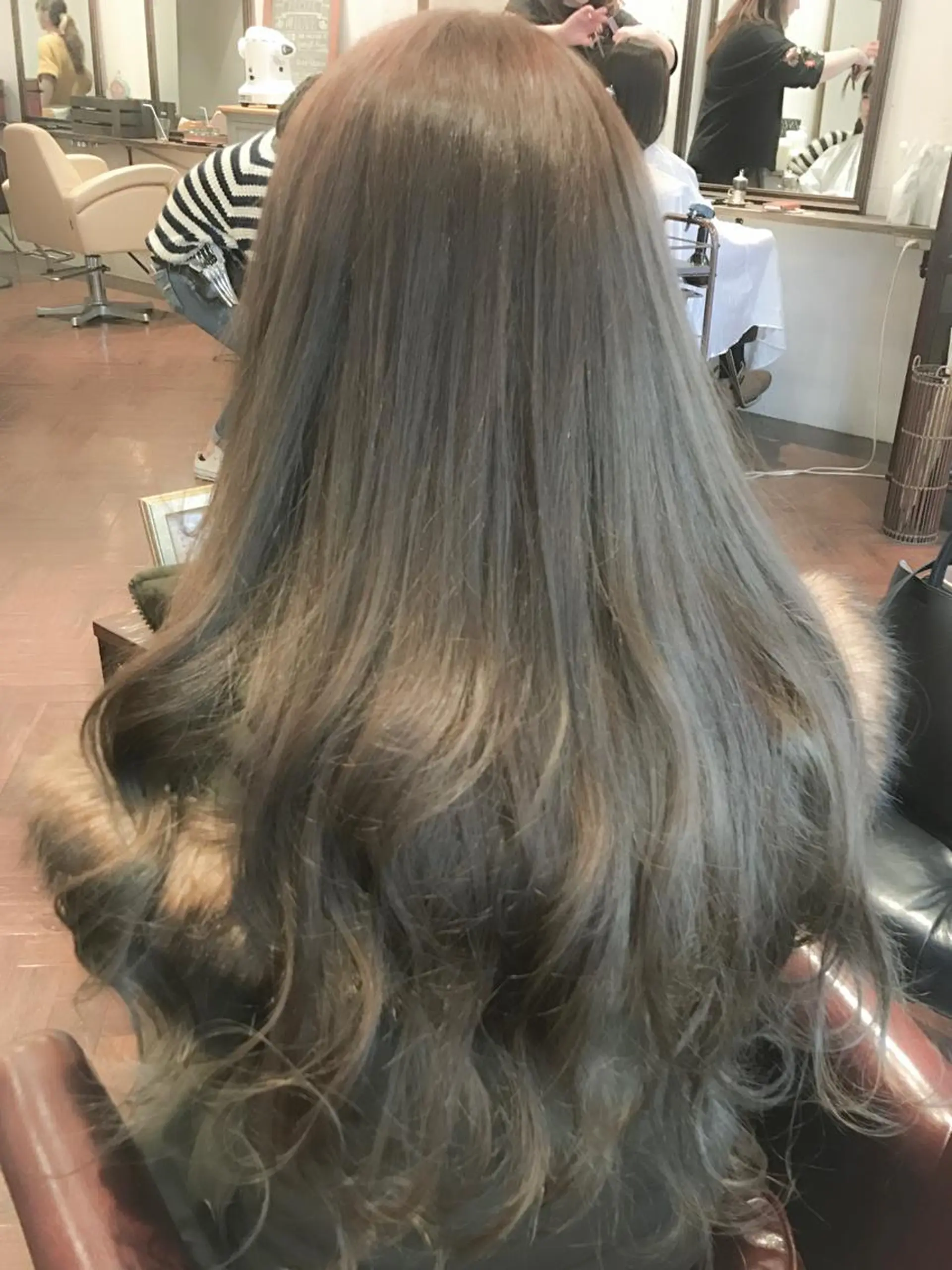 ロング カラー アッシュ ブリーチ 透明感カラー 小森谷 亮太のヘアスタイル