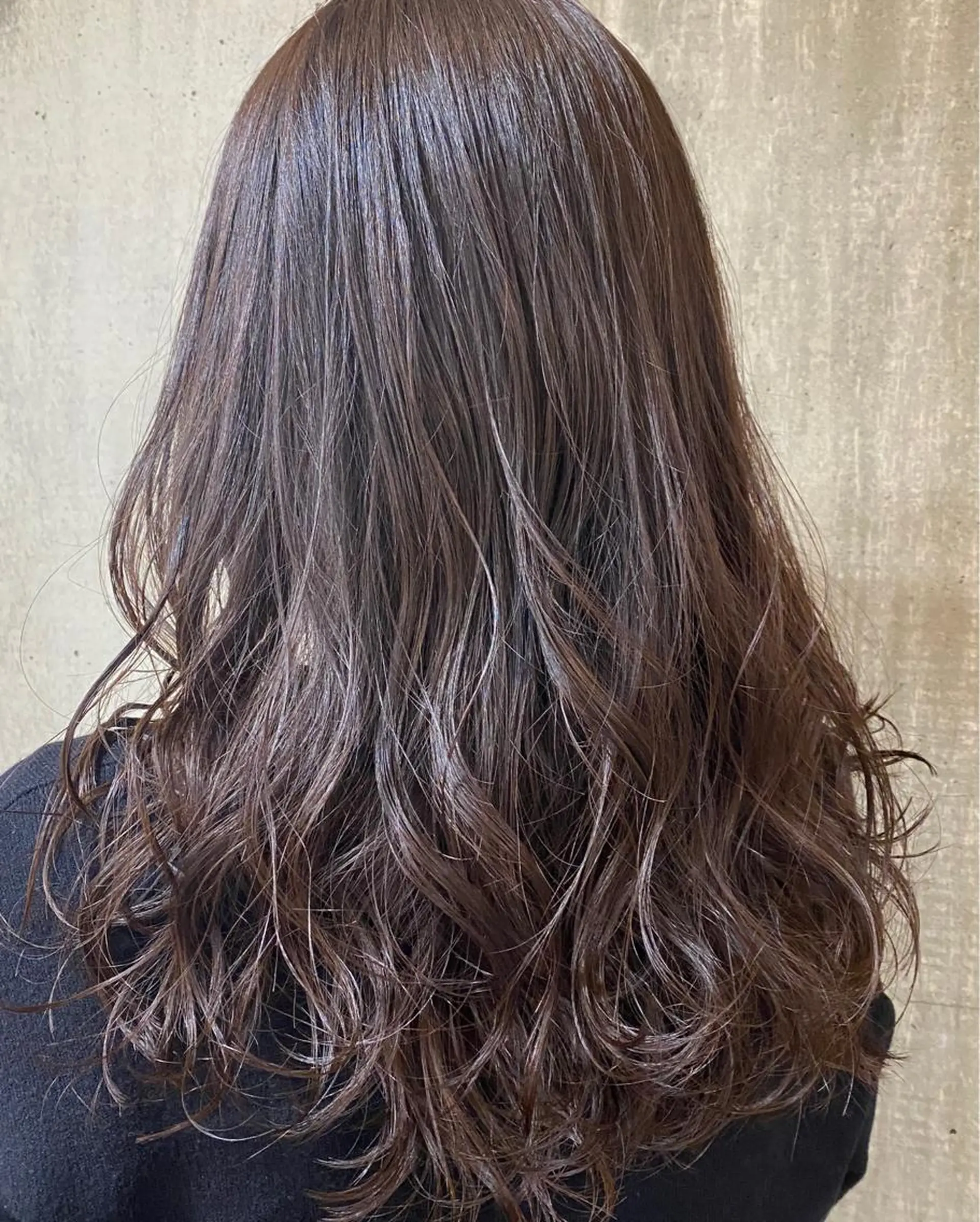 ロング カラー グレージュ ピンクカラー カット ヘアカラー トリートメント レイヤーカット/ 根本瑠実のヘアスタイル