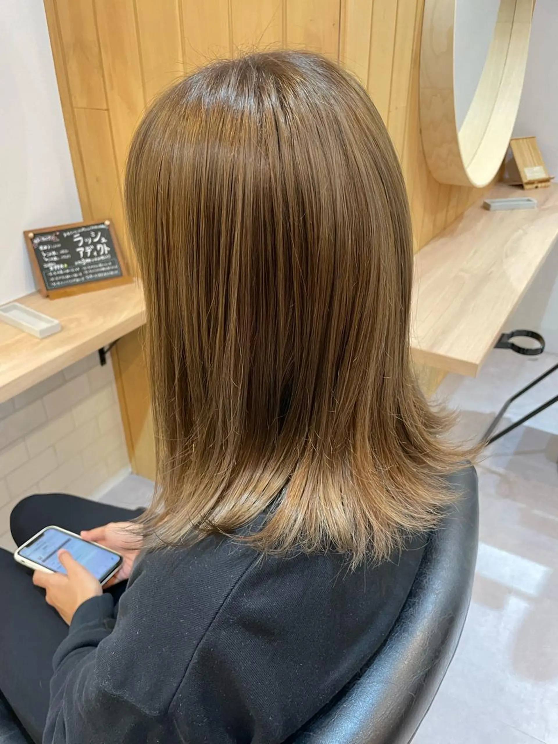 セミロング カラー akane .のヘアスタイル