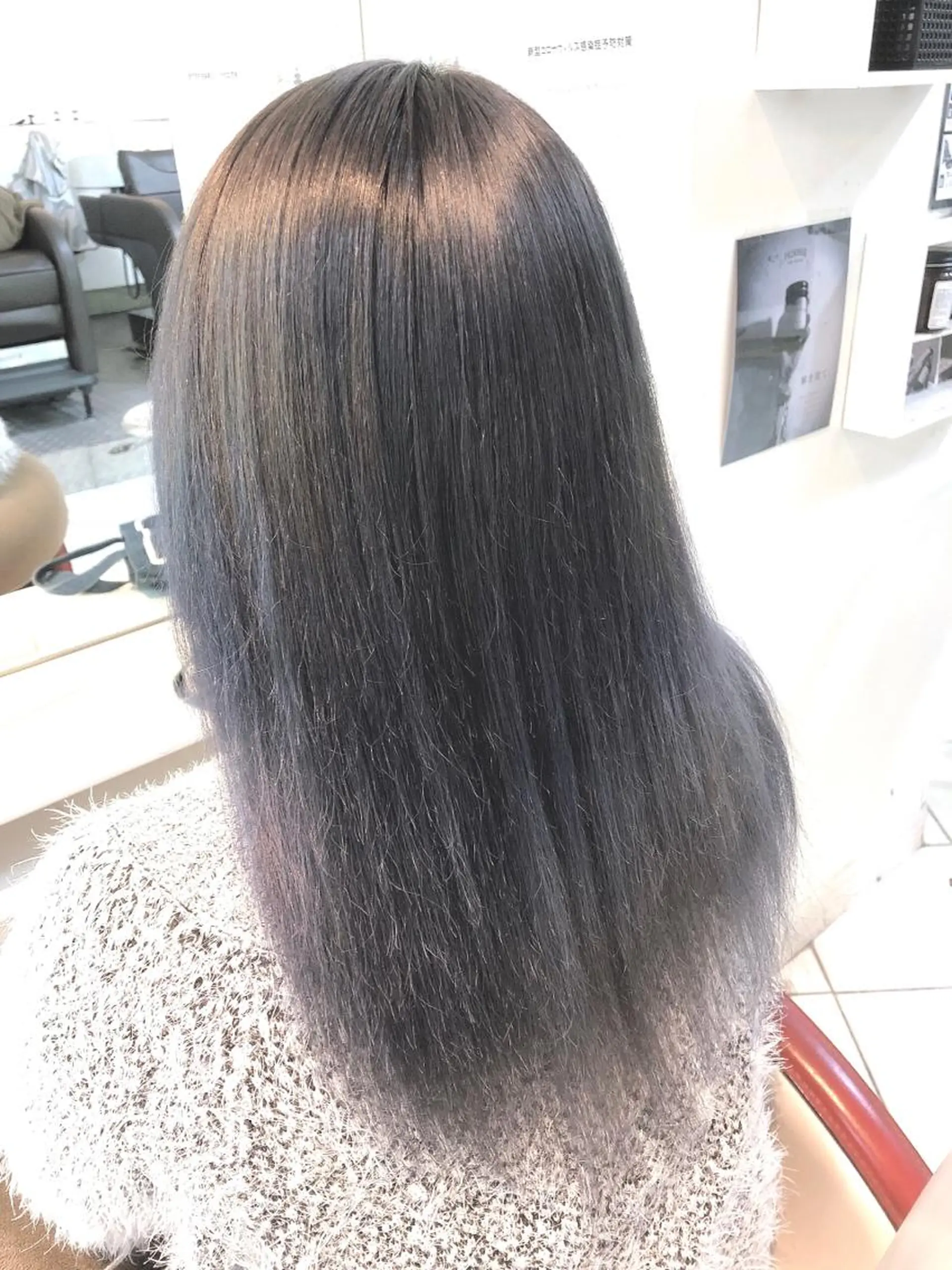 セミロング カラー 保住 亮太のヘアスタイル