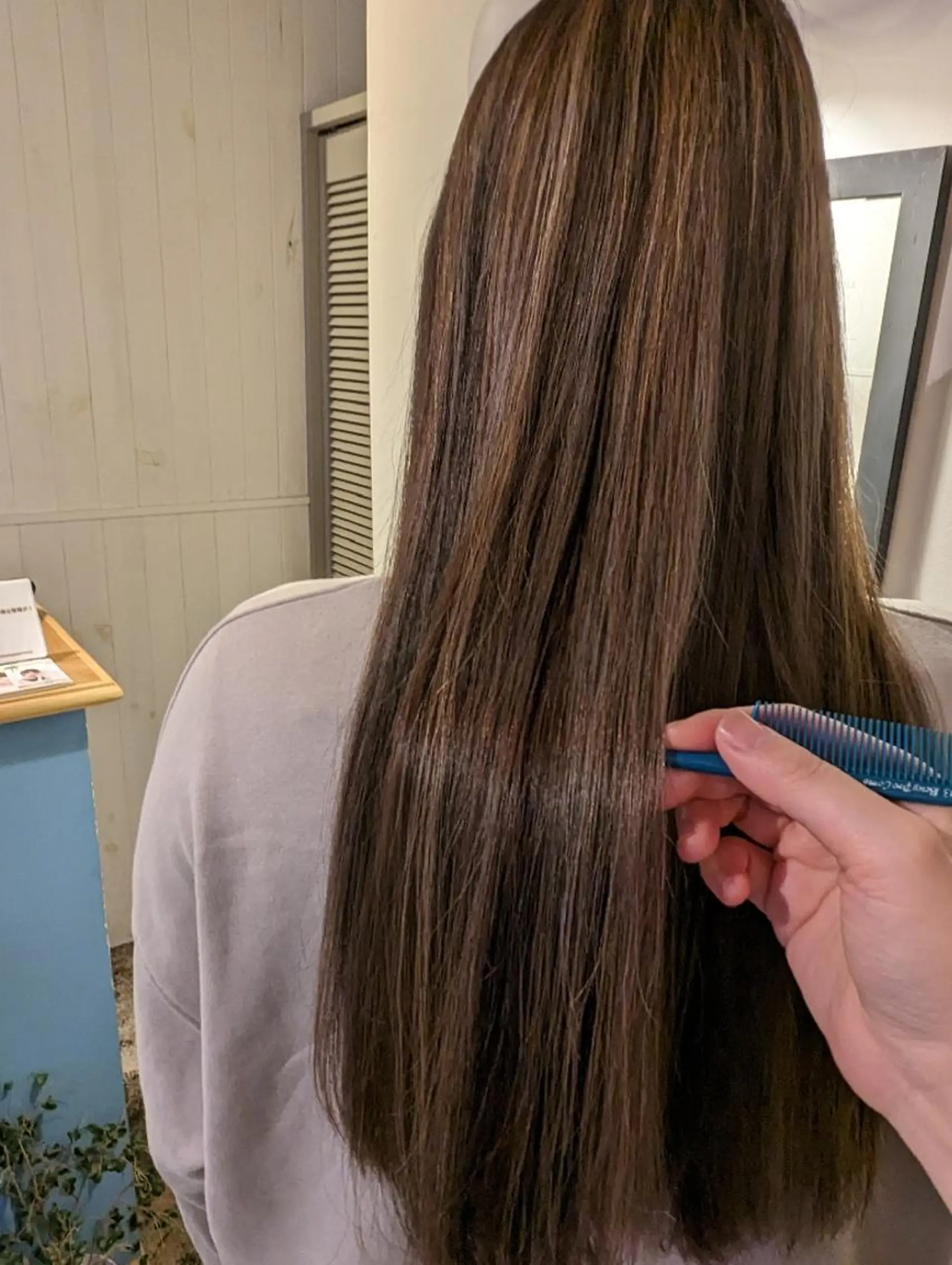 ロング アッシュ アッシュブラウン ハイライト カット ヘアカラー newi 天王寺　 masakoのヘアスタイル