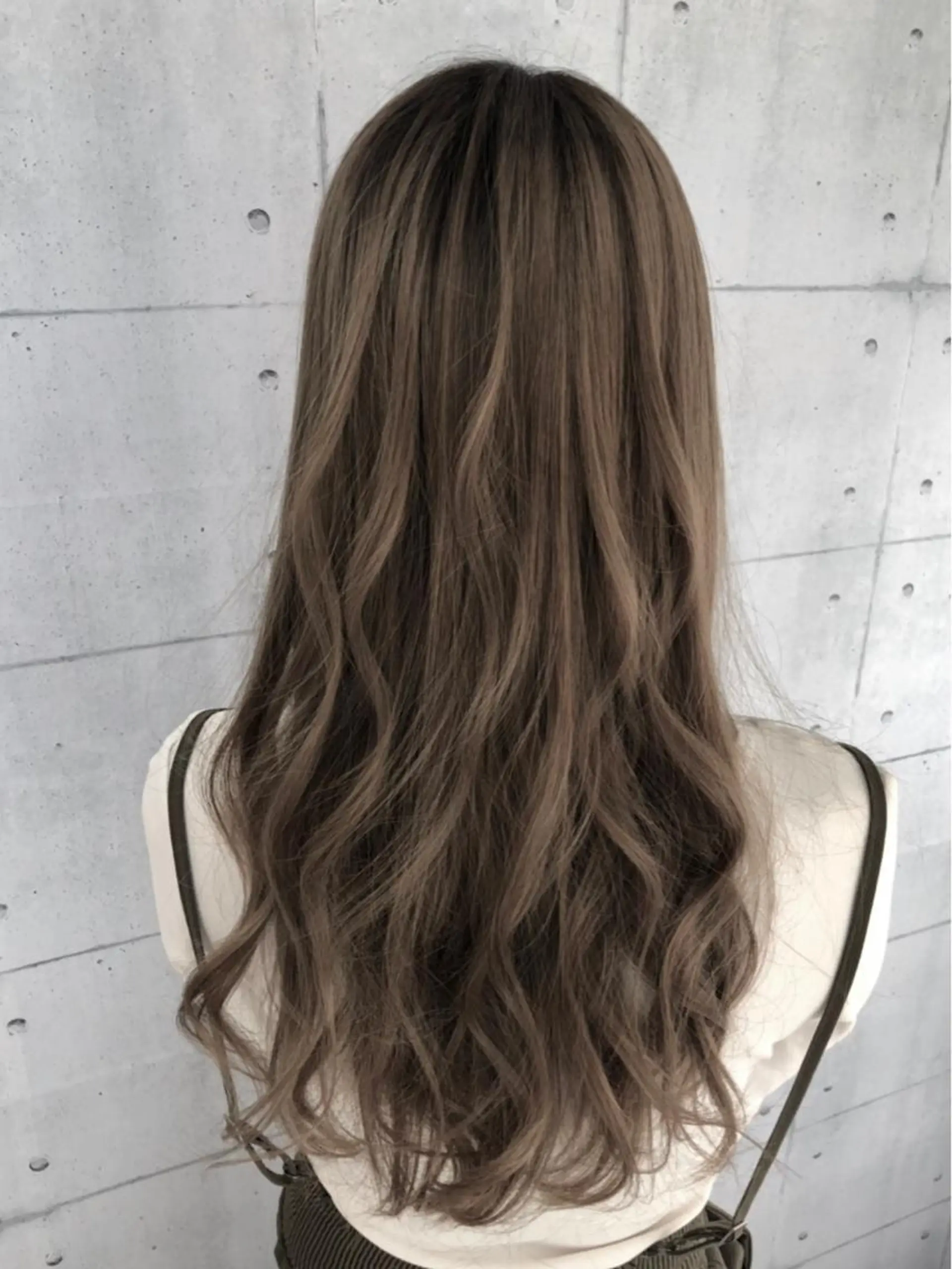 ロング カラー アッシュ ブリーチ オリーブアッシュ 金沢 広美のヘアスタイル