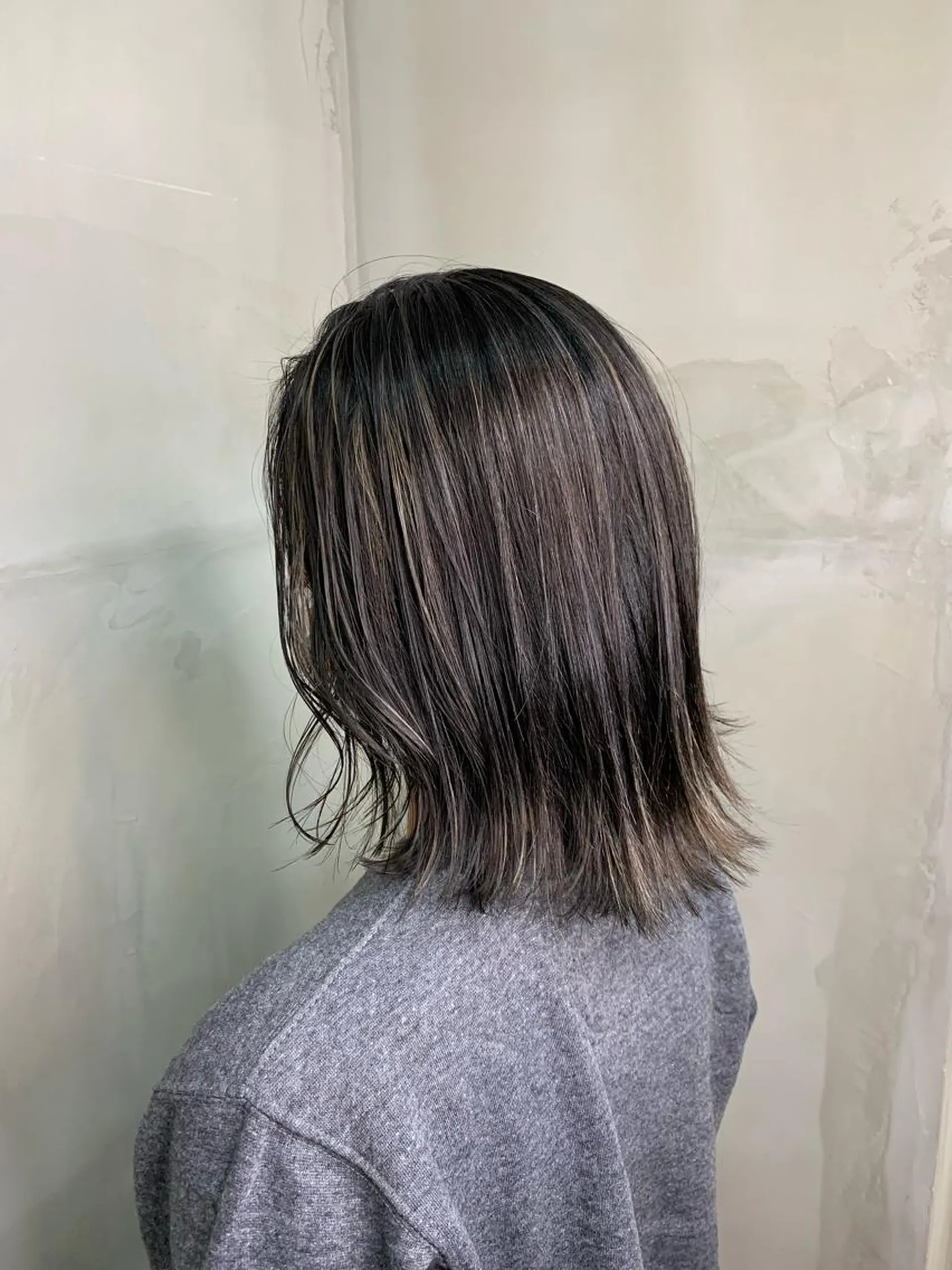 ミディアム カラー バレイヤージュ ベージュカラー ブリーチ ブロンド ケアブリーチ ヘアカラー レイヤーカット/ 艶カラー/RYOMAのヘアスタイル