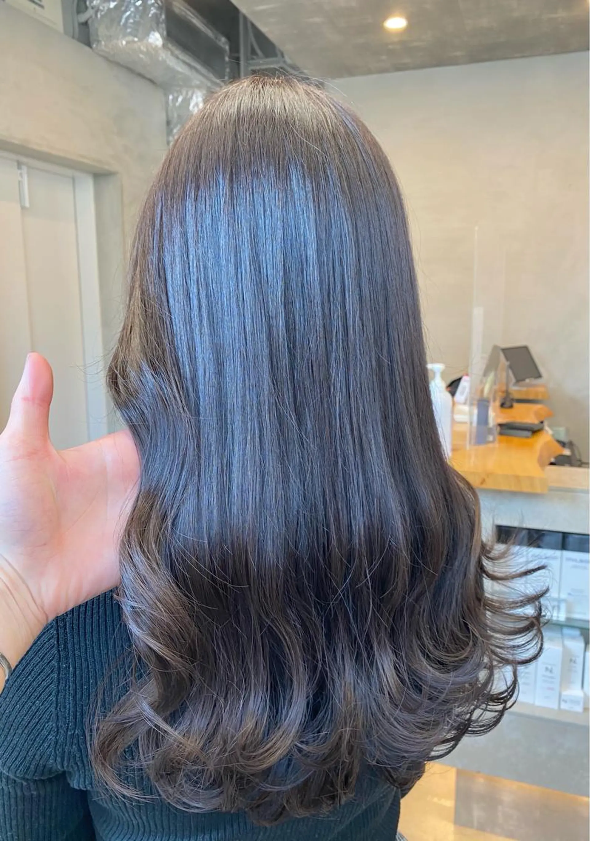 セミロング カラー ヘアアレンジ アッシュ アッシュグレー アッシュグレージュ ベージュカラー ブリーチ 💟髪質改善✴︎艶髪 /ヤマザト🦋のヘアスタイル