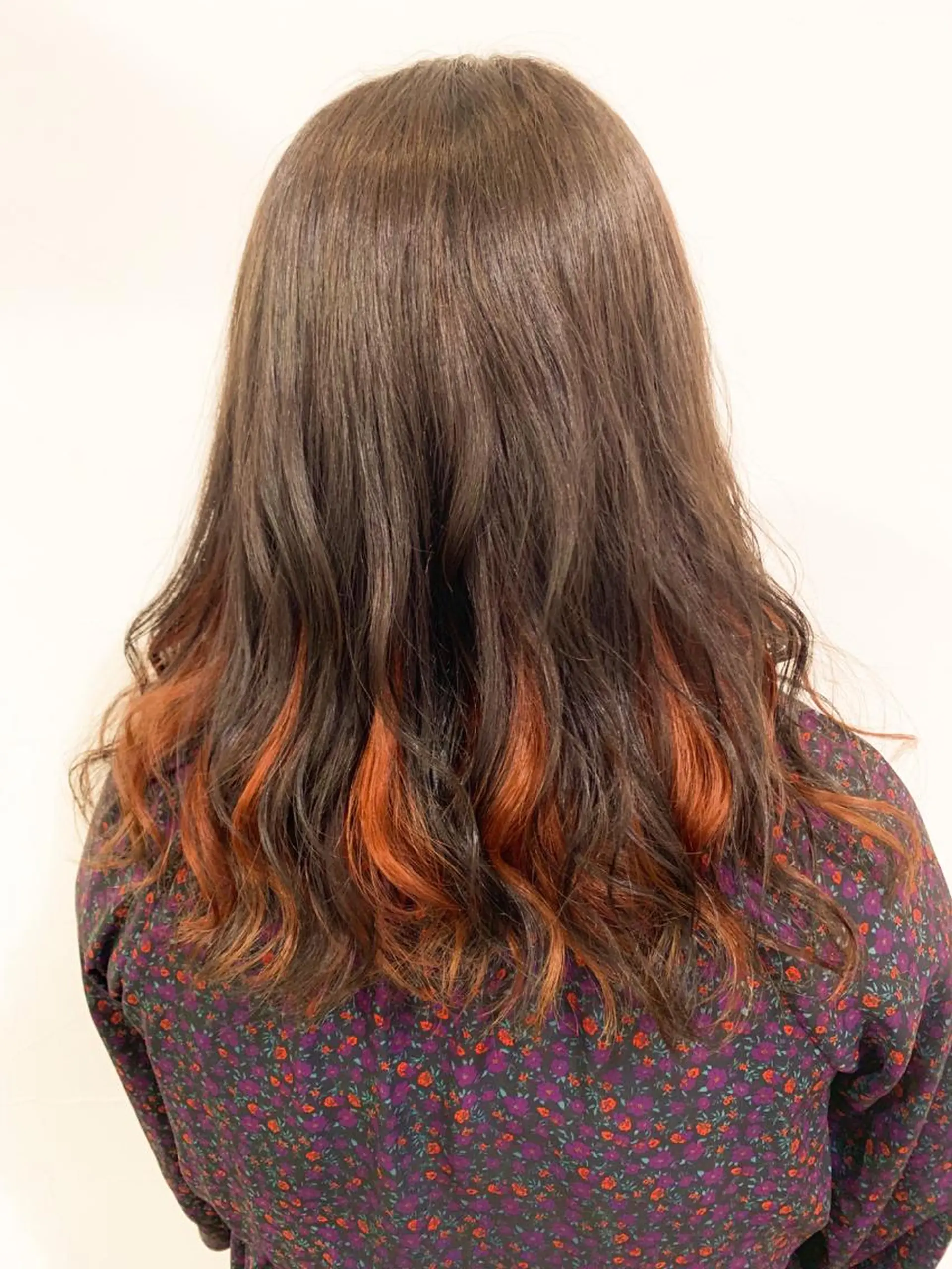 セミロング カラー 乳井 悠香のヘアスタイル