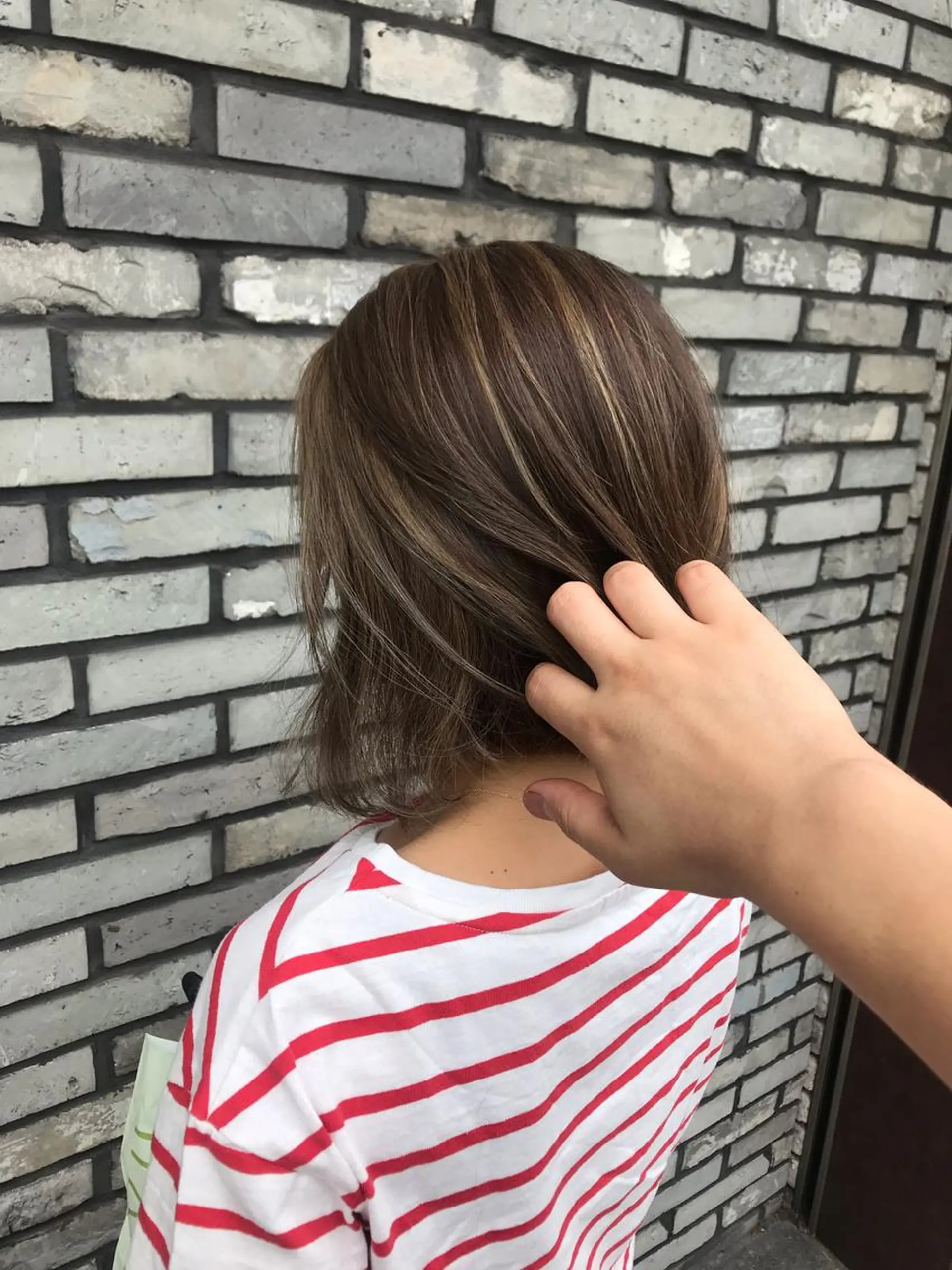 ミディアム カラー アッシュ バレイヤージュ ベージュカラー 透明感カラー ハイライトカラー ヘアカラー 似合わせ/ブリーチ カラー.岡田友仁のヘアスタイル