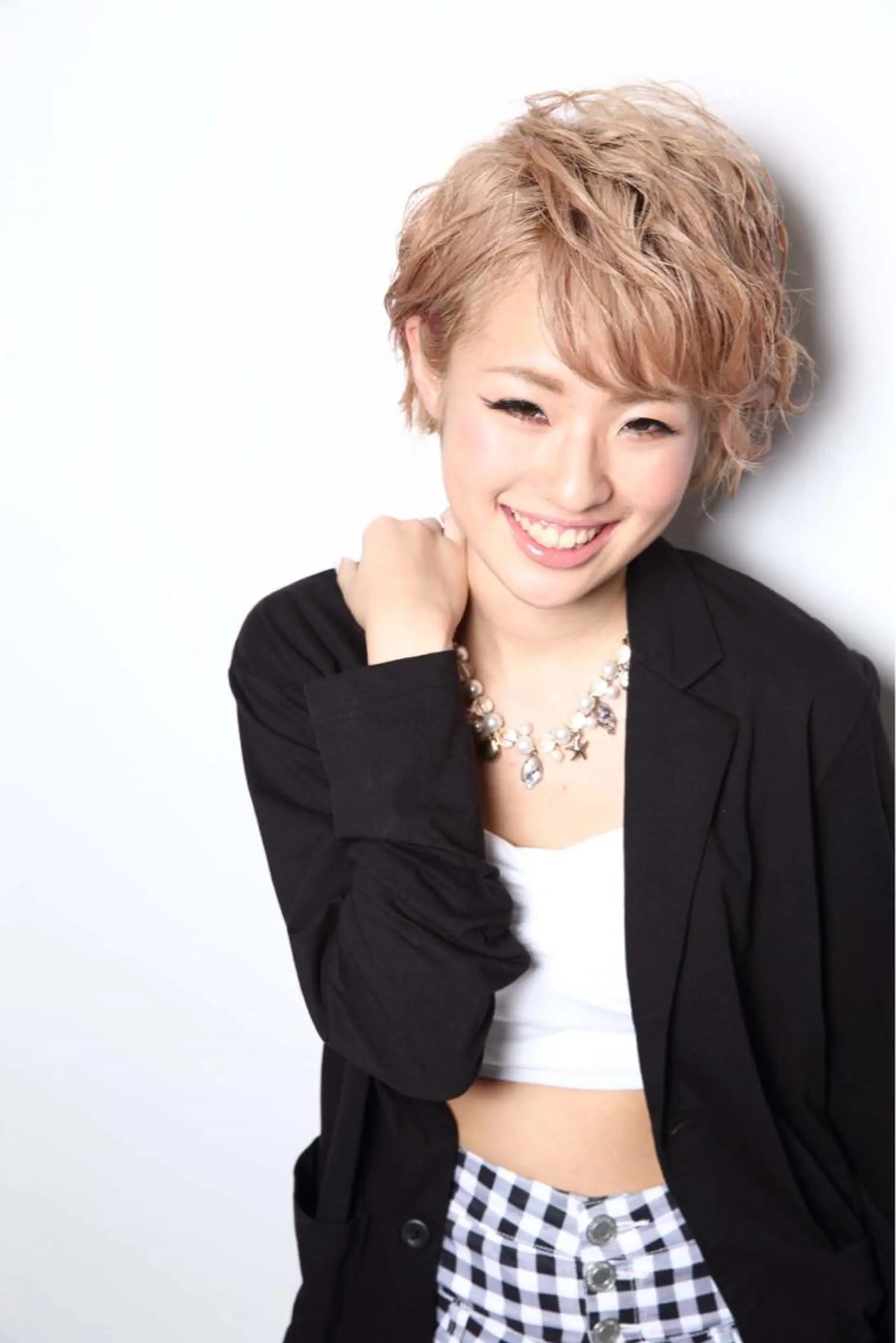 ショート カラー パーマ embrace エンブレイスのヘアスタイル