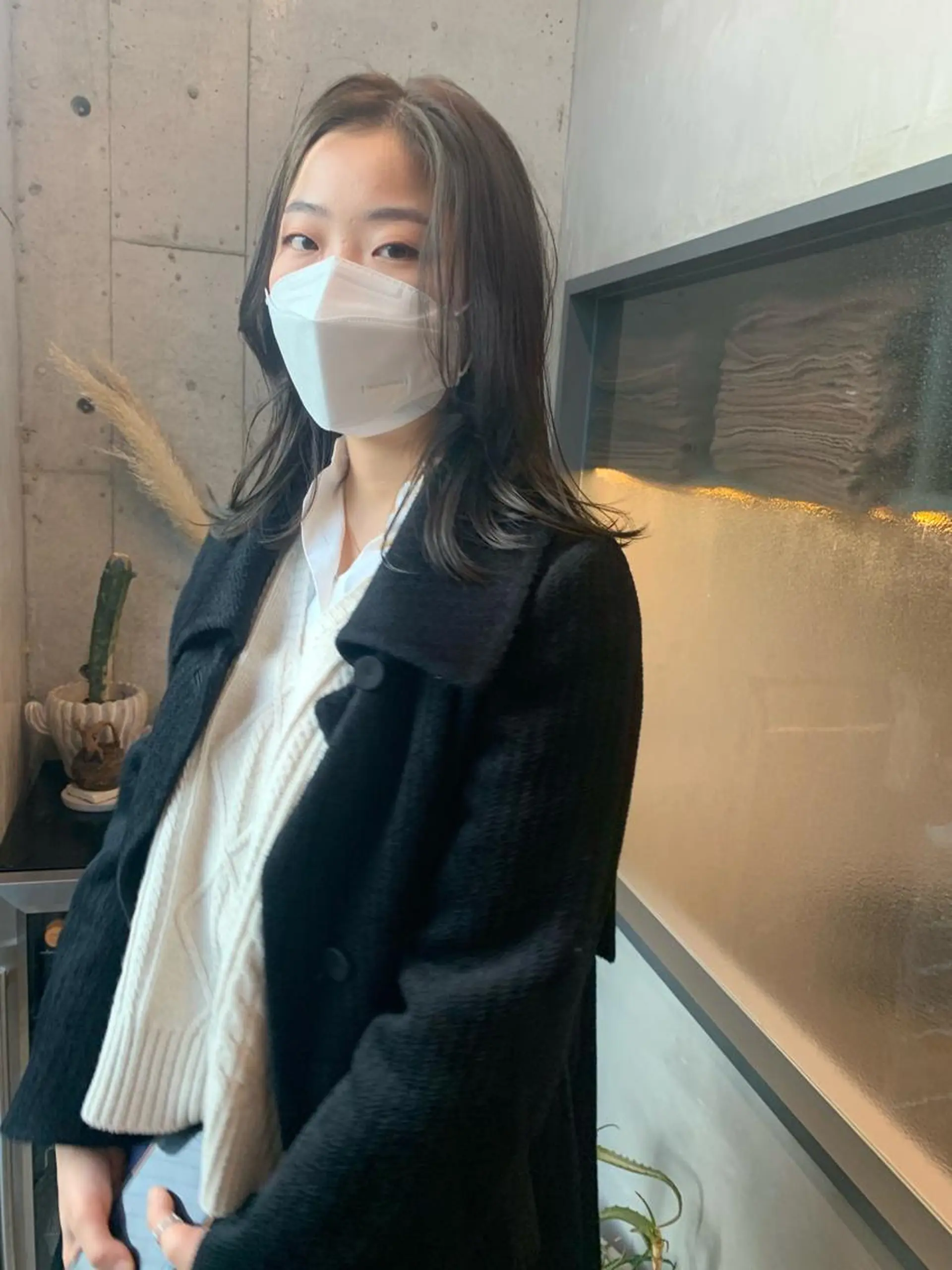 ミディアム カラー ミディアムレイヤー ベージュカラー オリーブベージュ レイヤーカット sakoda shunkiのヘアスタイル