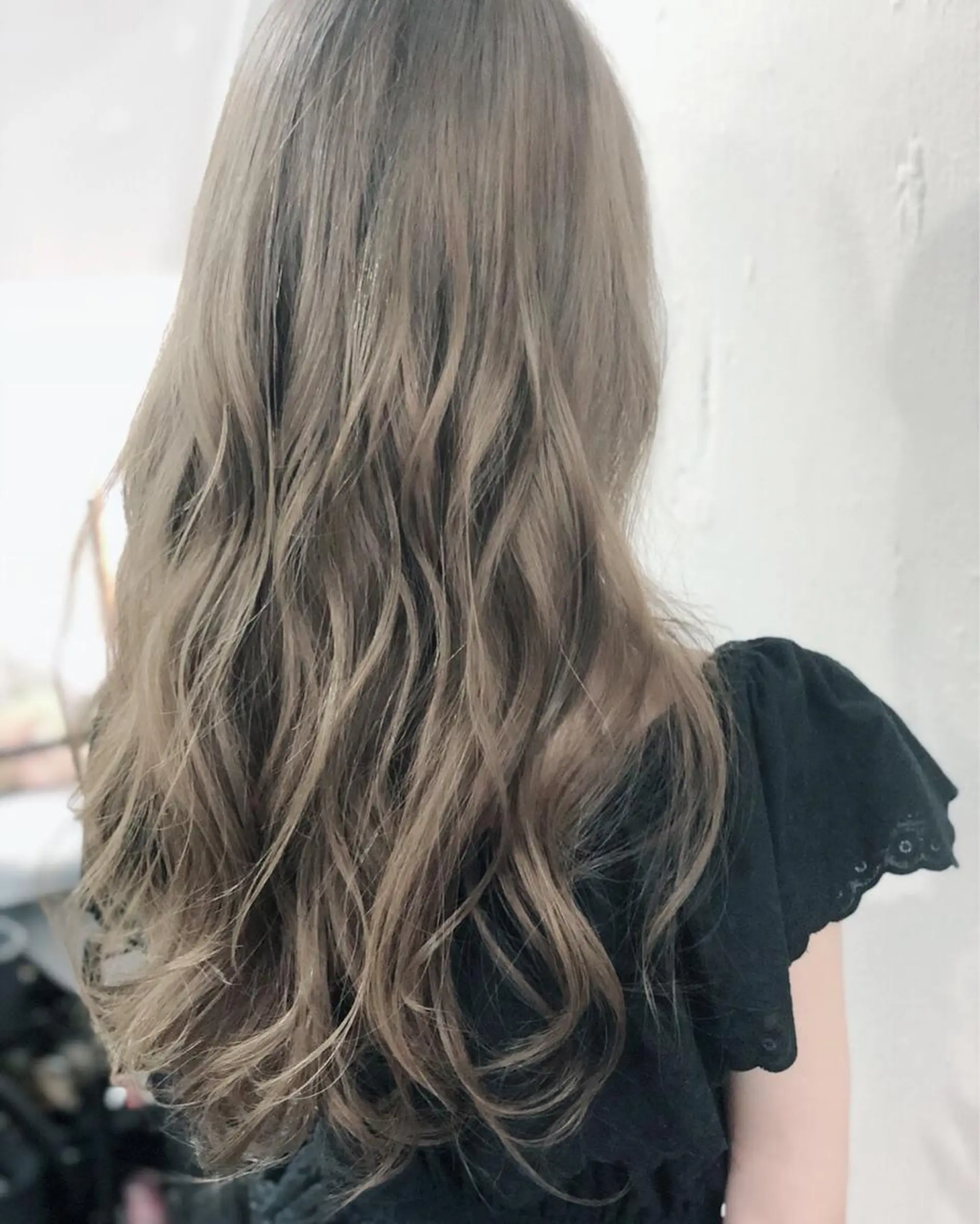 ロング カラー ヘアアレンジ ベージュカラー ハイトーンカラー ミルクティーベージュ kei_____ SALOWINのヘアスタイル