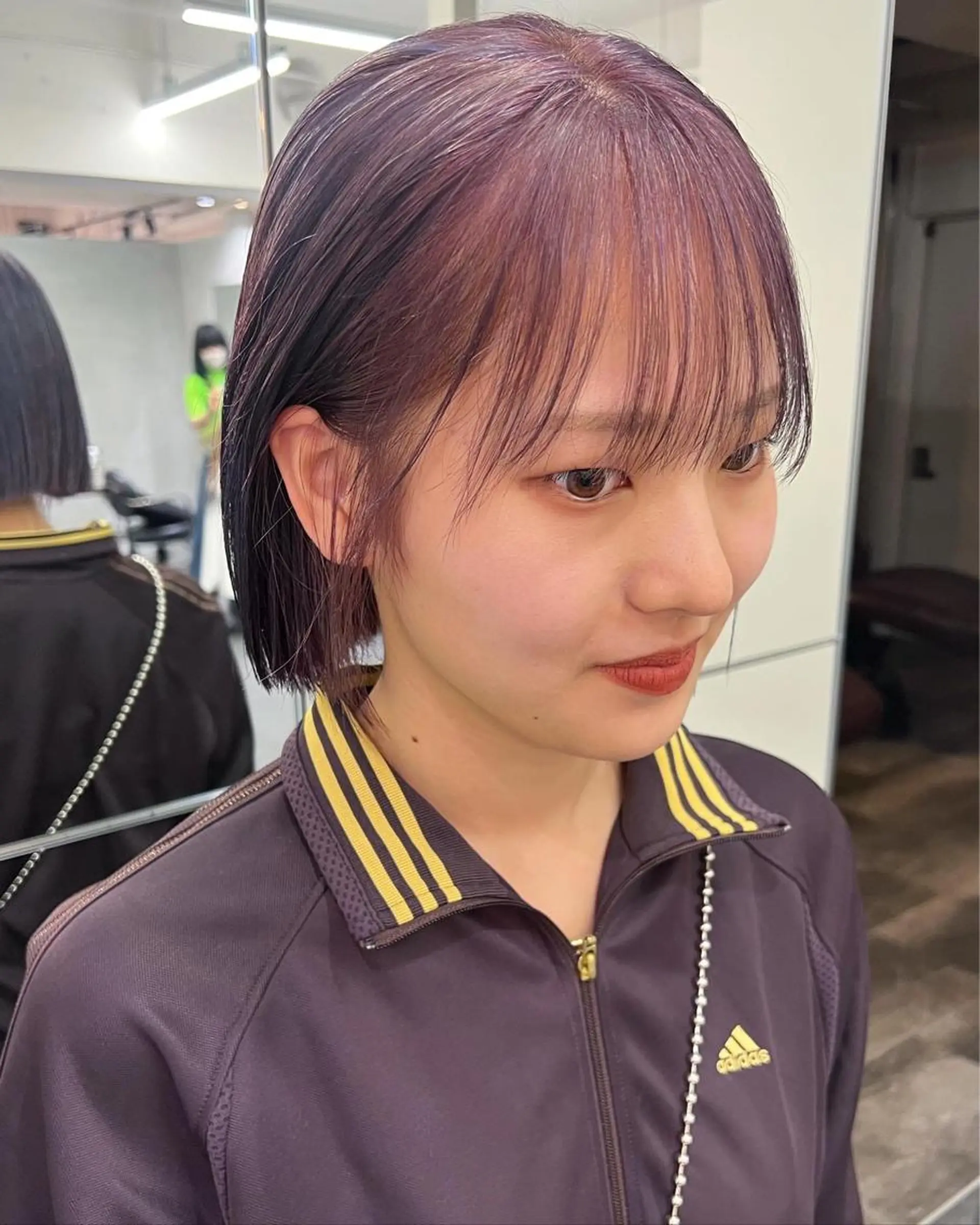 ショート カラー パーマ ヘアアレンジ メンズ キッズ ネイル マツエク・マツパ アイブロウ メンズブリーチ ブリーチ ケアブリーチ ボブ シースルーバング カット ヘアカラー トリートメント ウルフレイヤーカット /チヒロのヘアスタイル