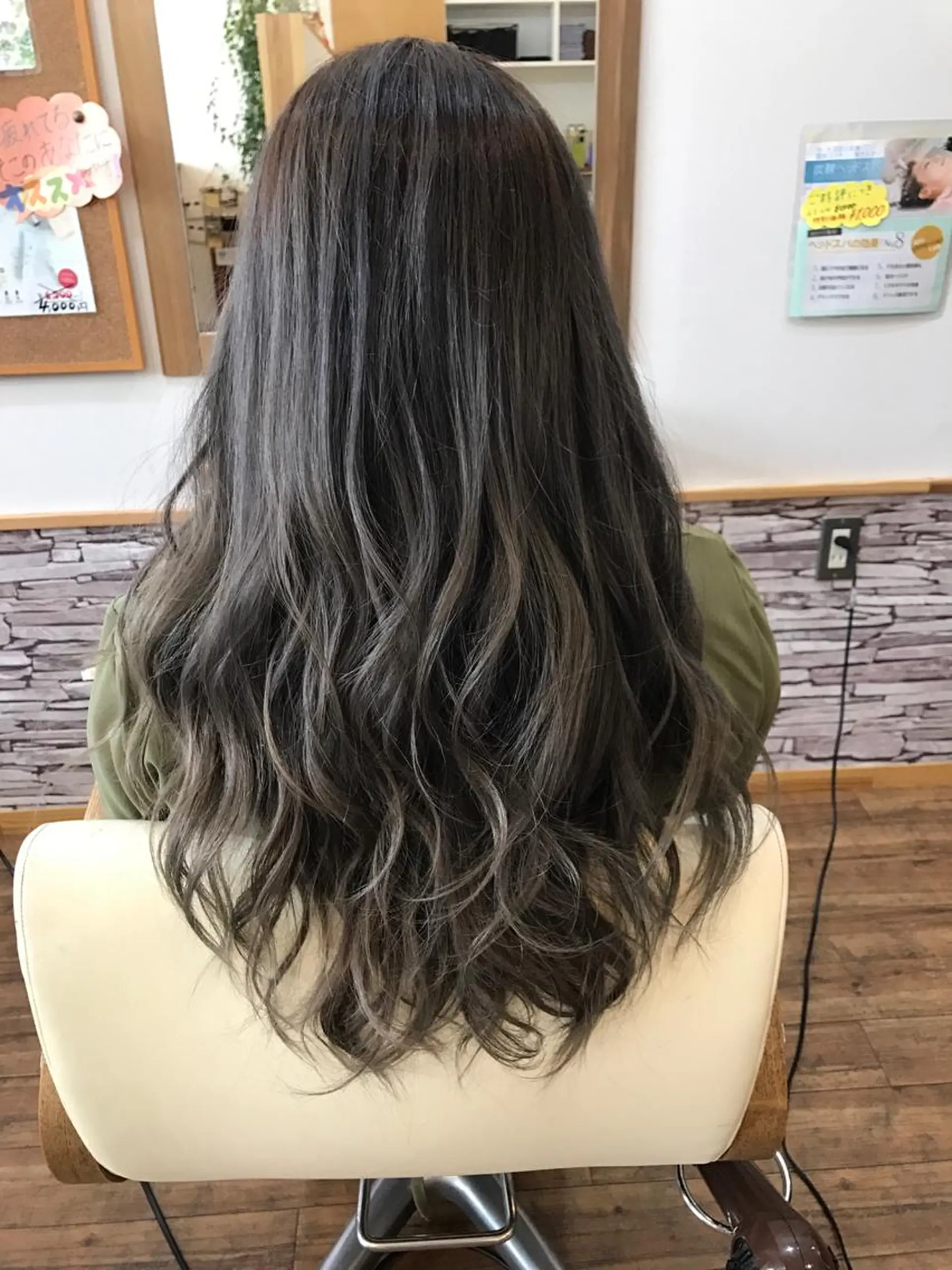 ロング カラー アッシュ N-plants 和泉中央店のヘアスタイル