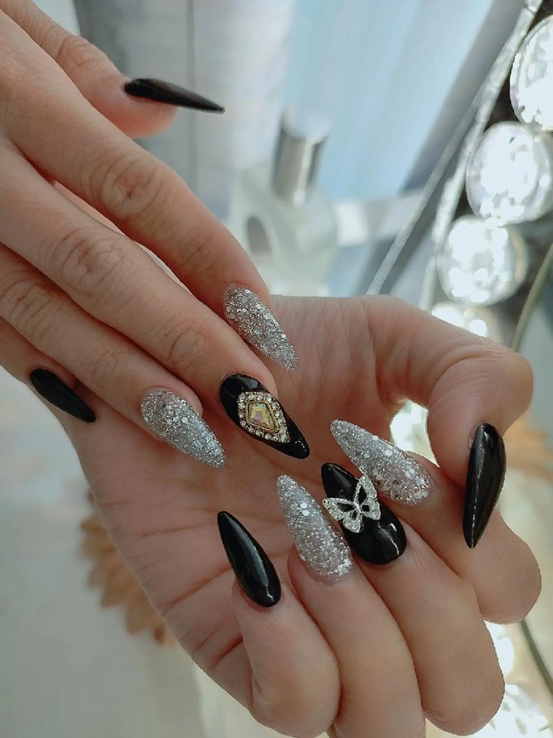 ネイル ハンドネイル RUNWAY 　　の眉毛・アイブロウイメージ