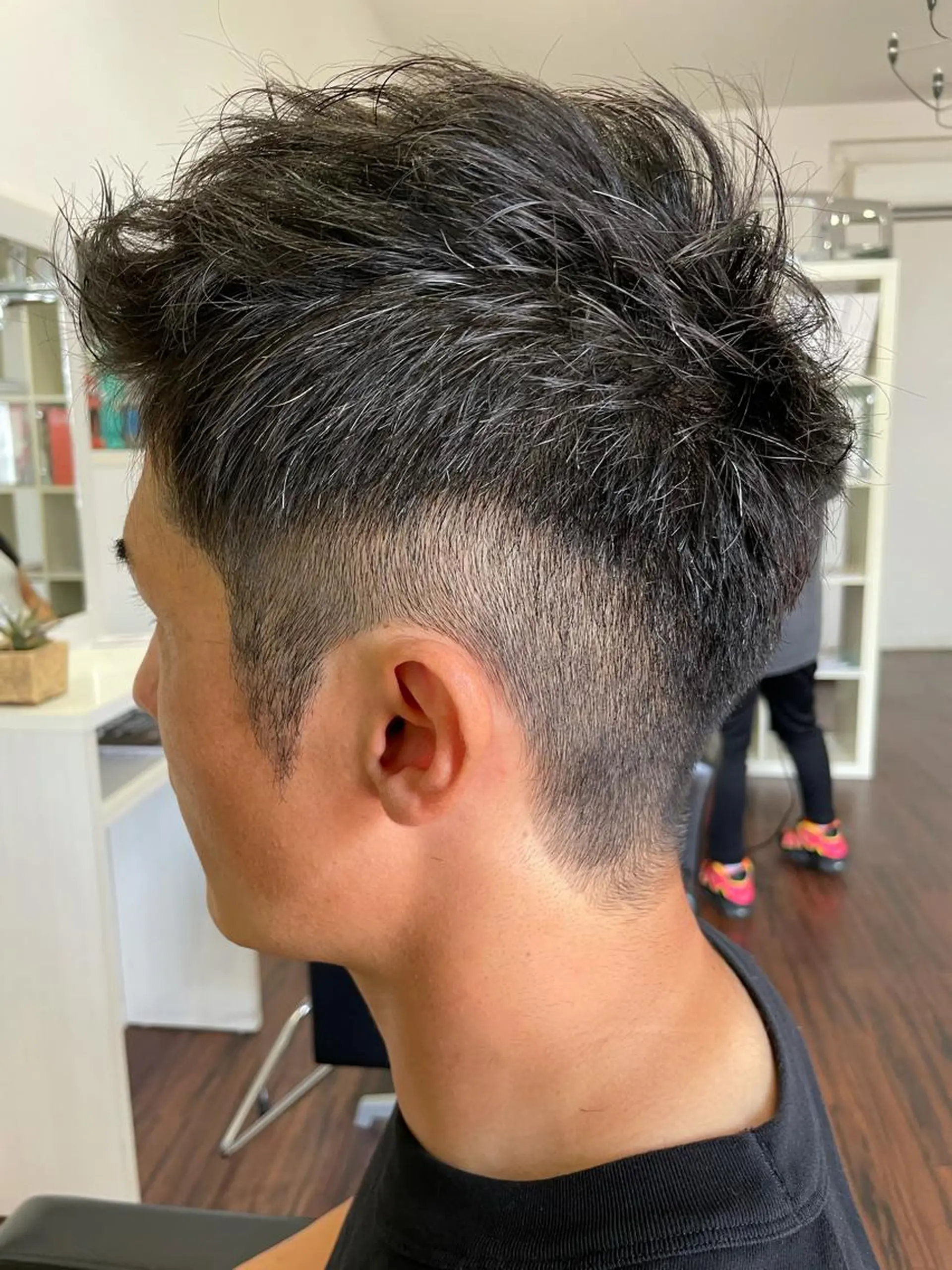 ショート メンズ メンズブリーチ フェードカット メンズハイライト メンズインナーカラー マッシュ シンヤヘアーズ 泉大津本店のヘアスタイル