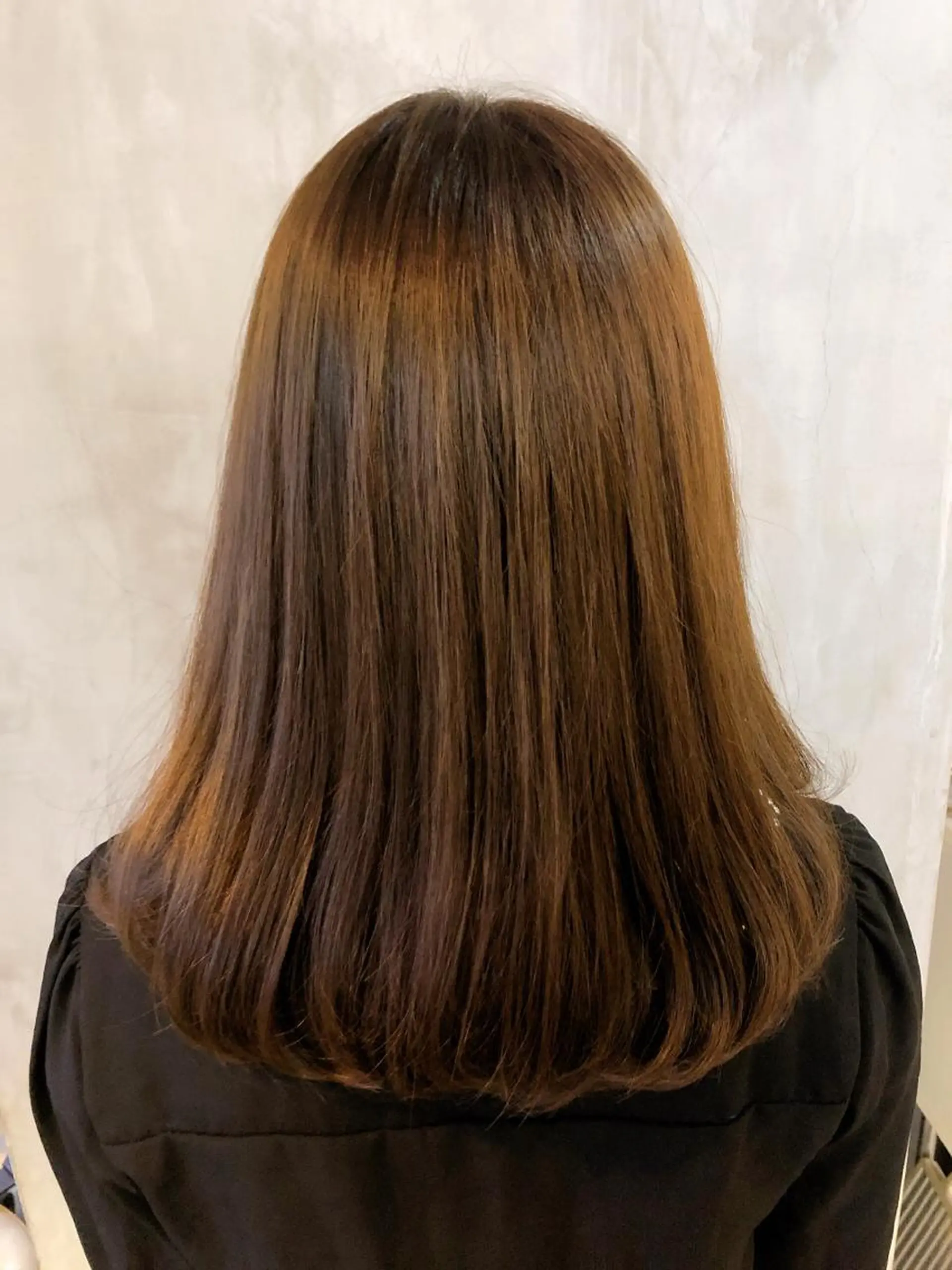 セミロング カラー ブリーチ ハイトーンカラー ブリーチなしカラー トリートメント ヘアカラー トリートメント 鹿取 三紗子のヘアスタイル