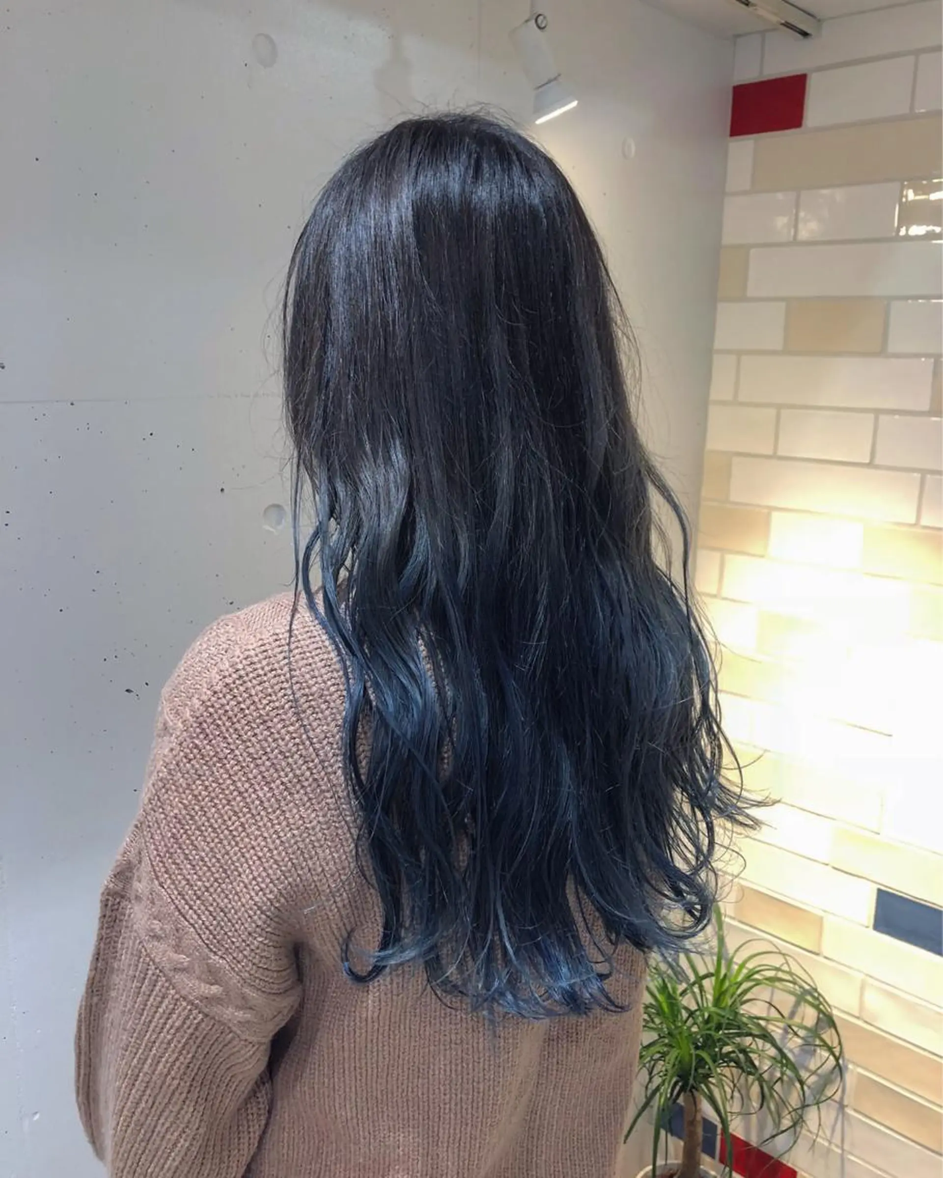 ロング カラー 黒髪 ブリーチ ブルーカラー ブルーブラック グラデーションカラー カット ヘアカラー トリートメント 小山功陽 /メンズスタイルのヘアスタイル