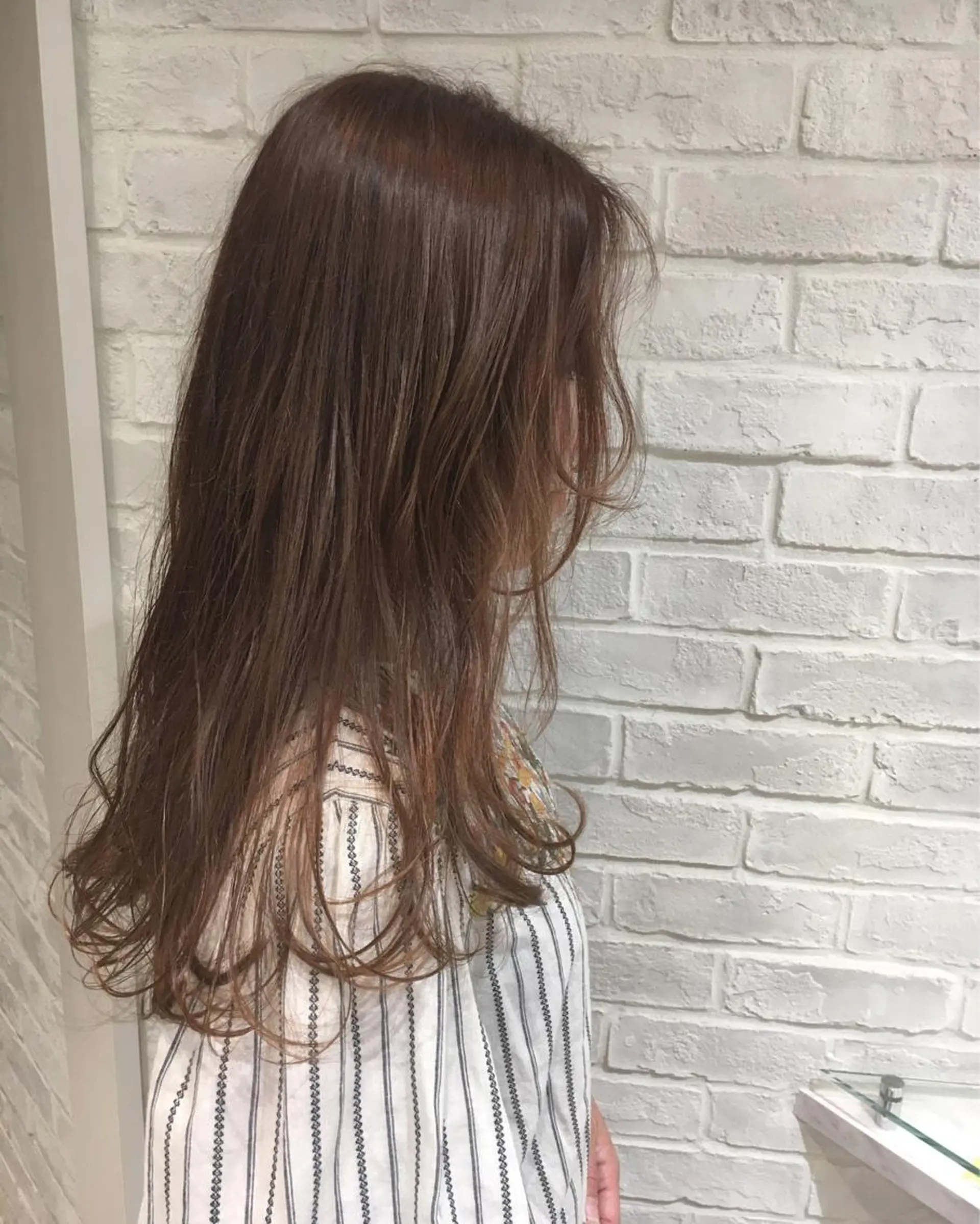 ロング カラー 江原 彩華のヘアスタイル