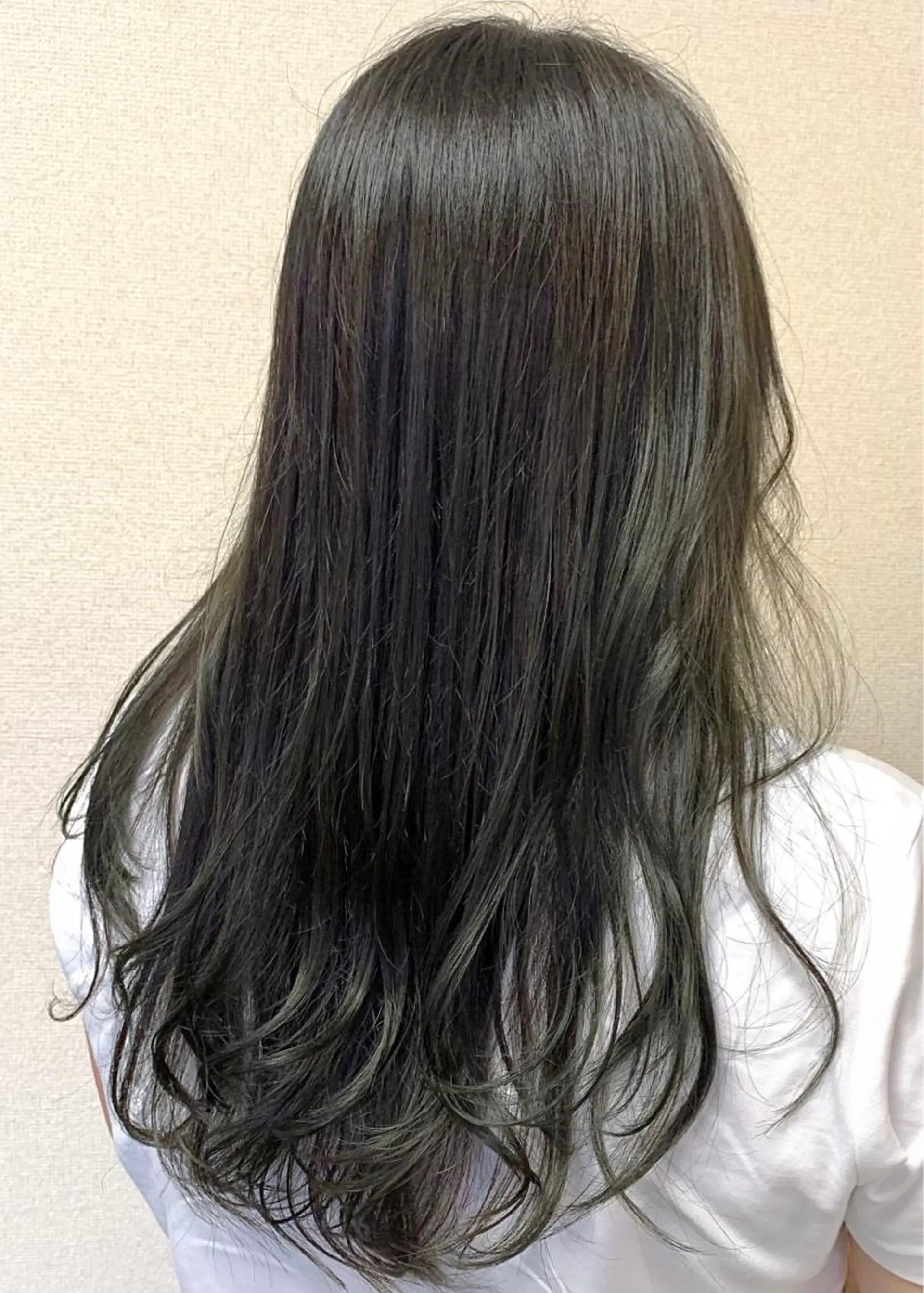 セミロング アッシュ 髪質改善お任せ ください♪ひとみのヘアスタイル