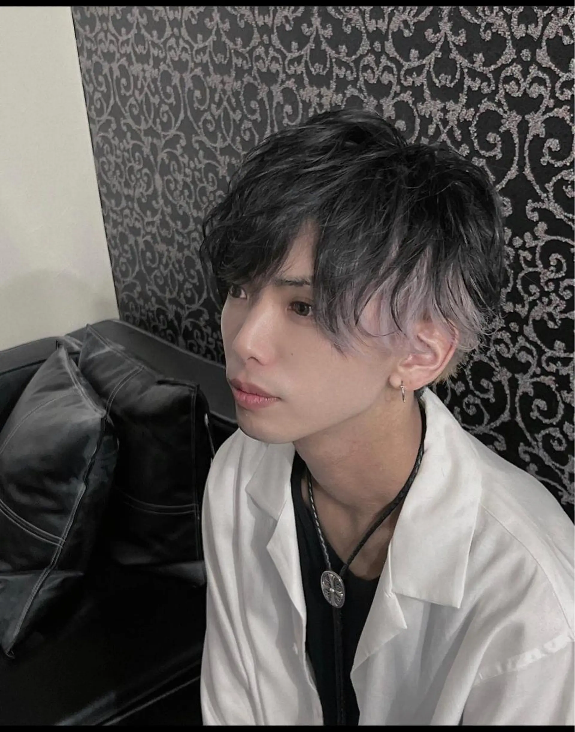 ミディアム カラー ヘアアレンジ メンズ シルバー ホワイトシルバー 坂田 裕樹のヘアスタイル