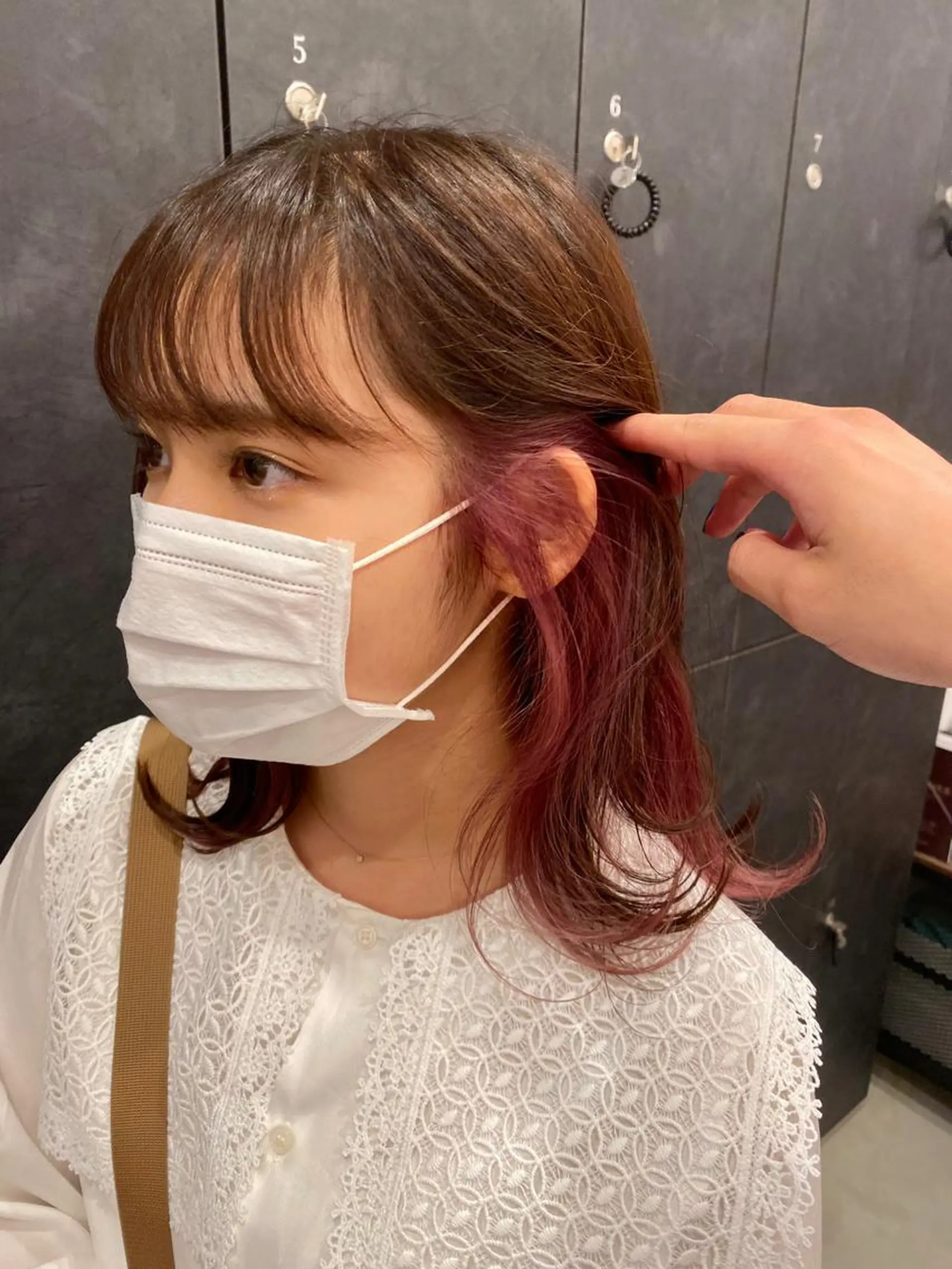 セミロング カラー ブリーチ ピンクカラー ミディアムレイヤー 添田晃基のヘアスタイル