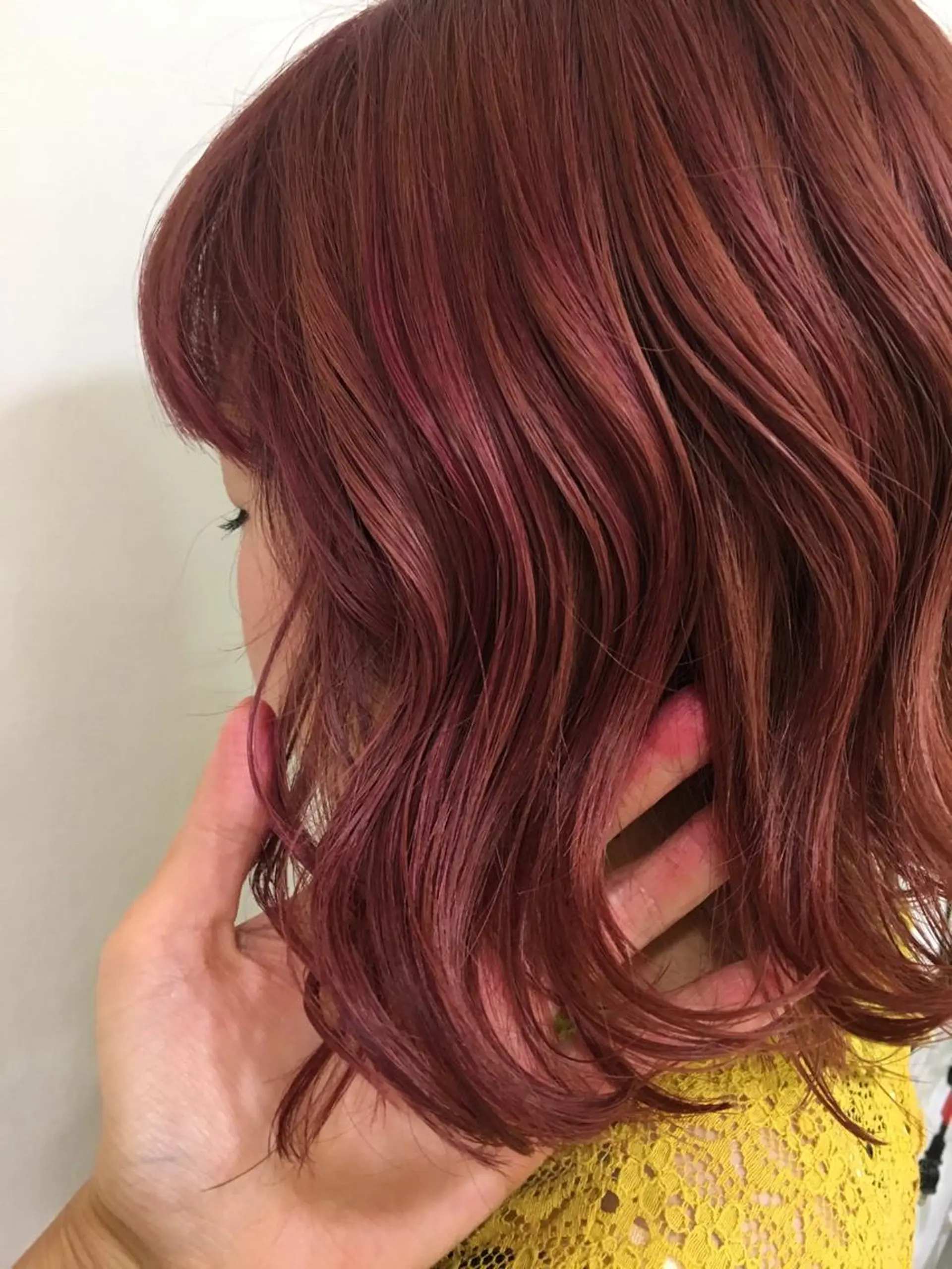 セミロング カラー パーマ ヘアアレンジ ピンクカラー きむえり/髪質改善 /うねり広がり改善のヘアスタイル