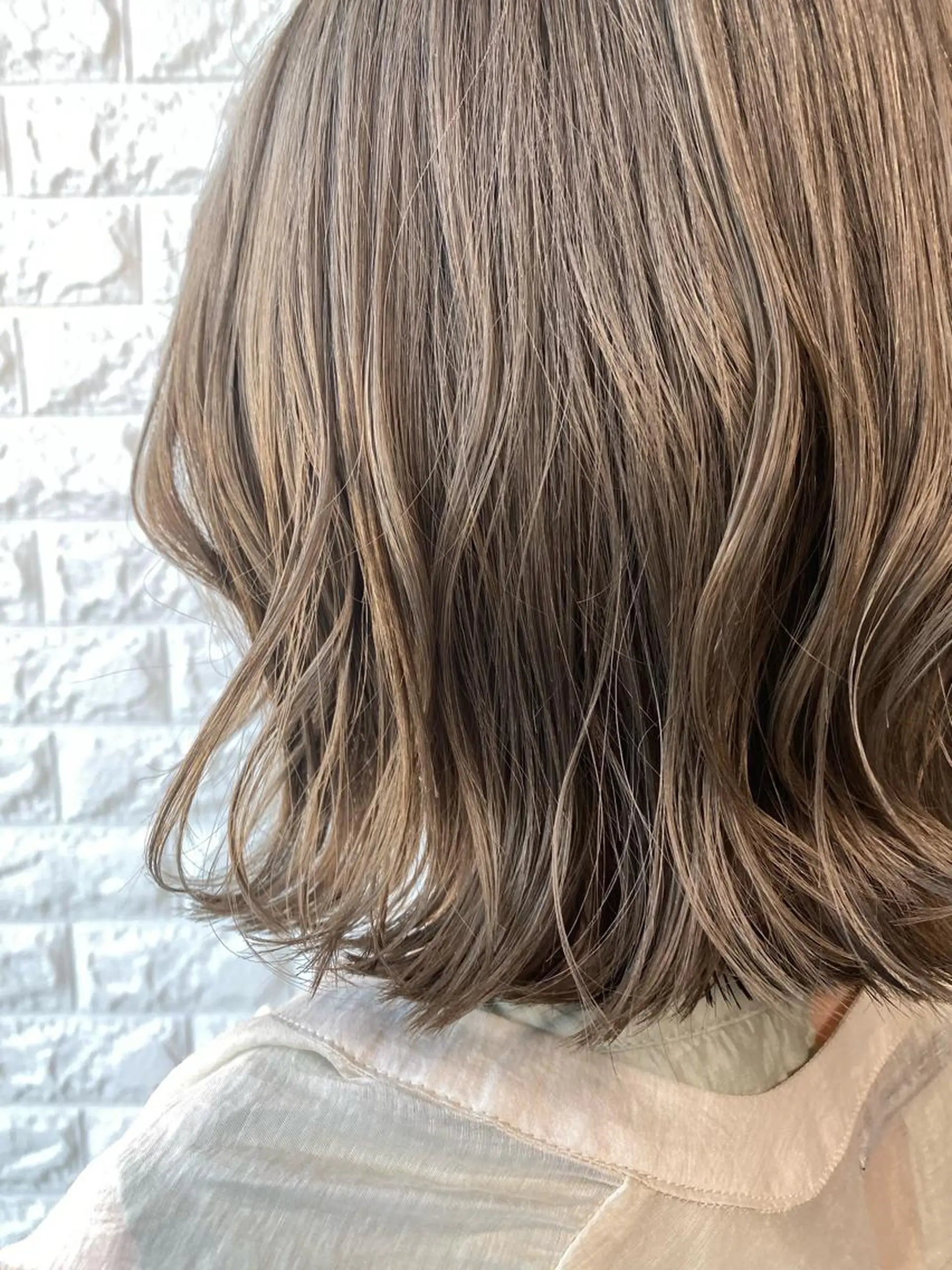 ミディアム カラー ベージュカラー ブリーチ 外ハネヘア 《mu-kichi》 高橋サキのその他イメージ