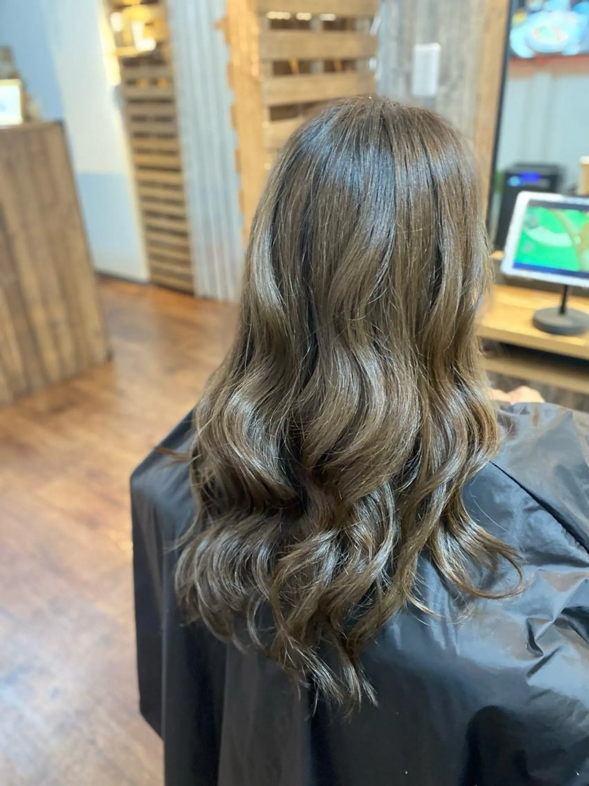 ロング カラー ハイライトカラー ハイライト カット ヘアカラー トリートメント Luzir⭐︎ GEN⭐︎のヘアスタイル