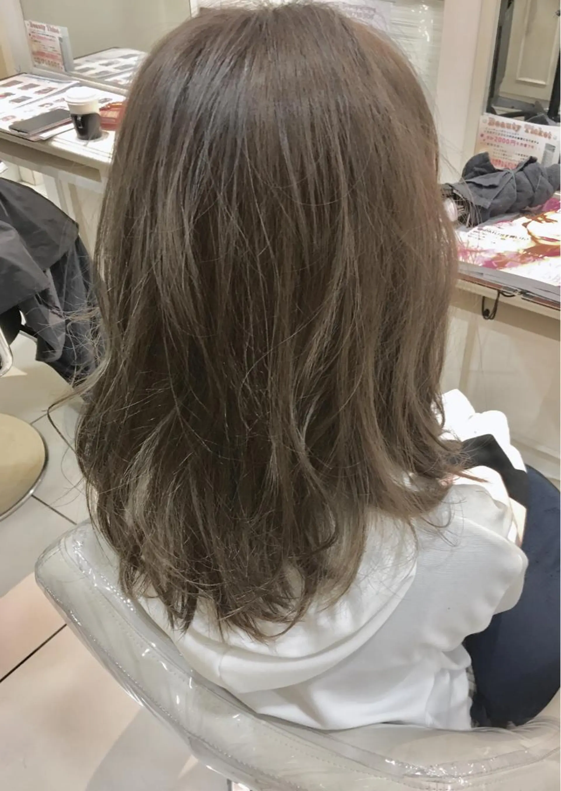 カラー ベージュカラー ミルクティーベージュ 外国人風カラー 髪質改善/美髪矯正 マネージャー福永のヘアスタイル