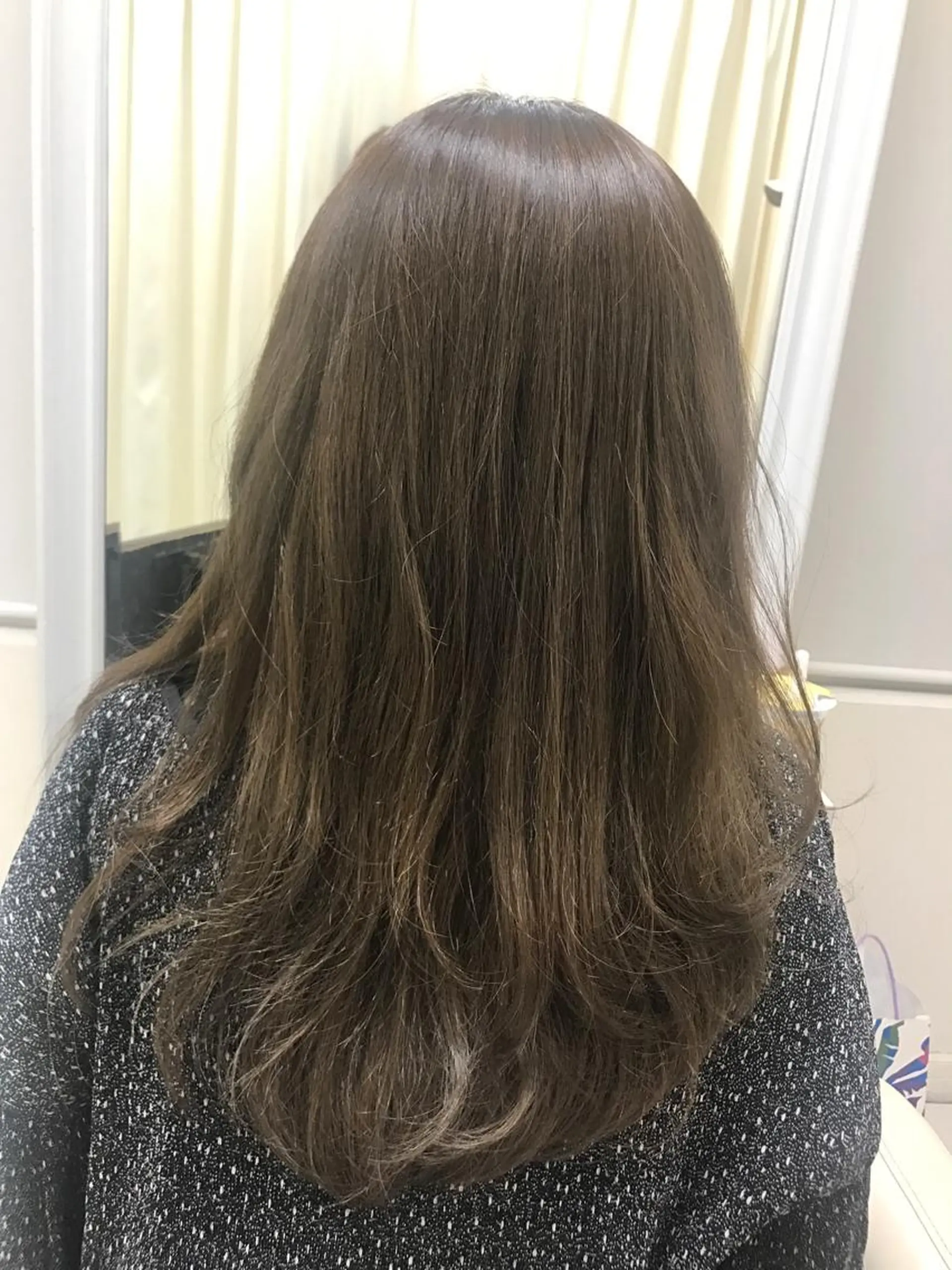 ロング カラー アッシュ 透明感カラー イルミナカラー 【暖色カラー特化】 中山由梨のヘアスタイル