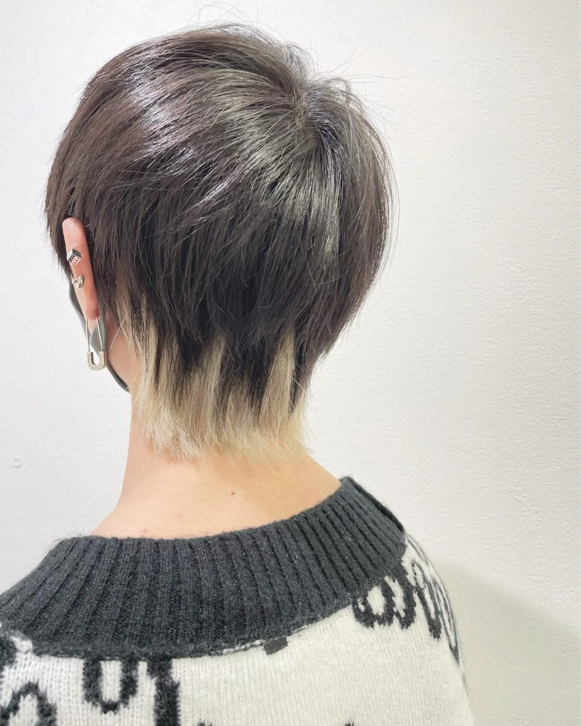 カラー 渡部凌我 小顔ウルフ ハイトーンカラーのヘアスタイル