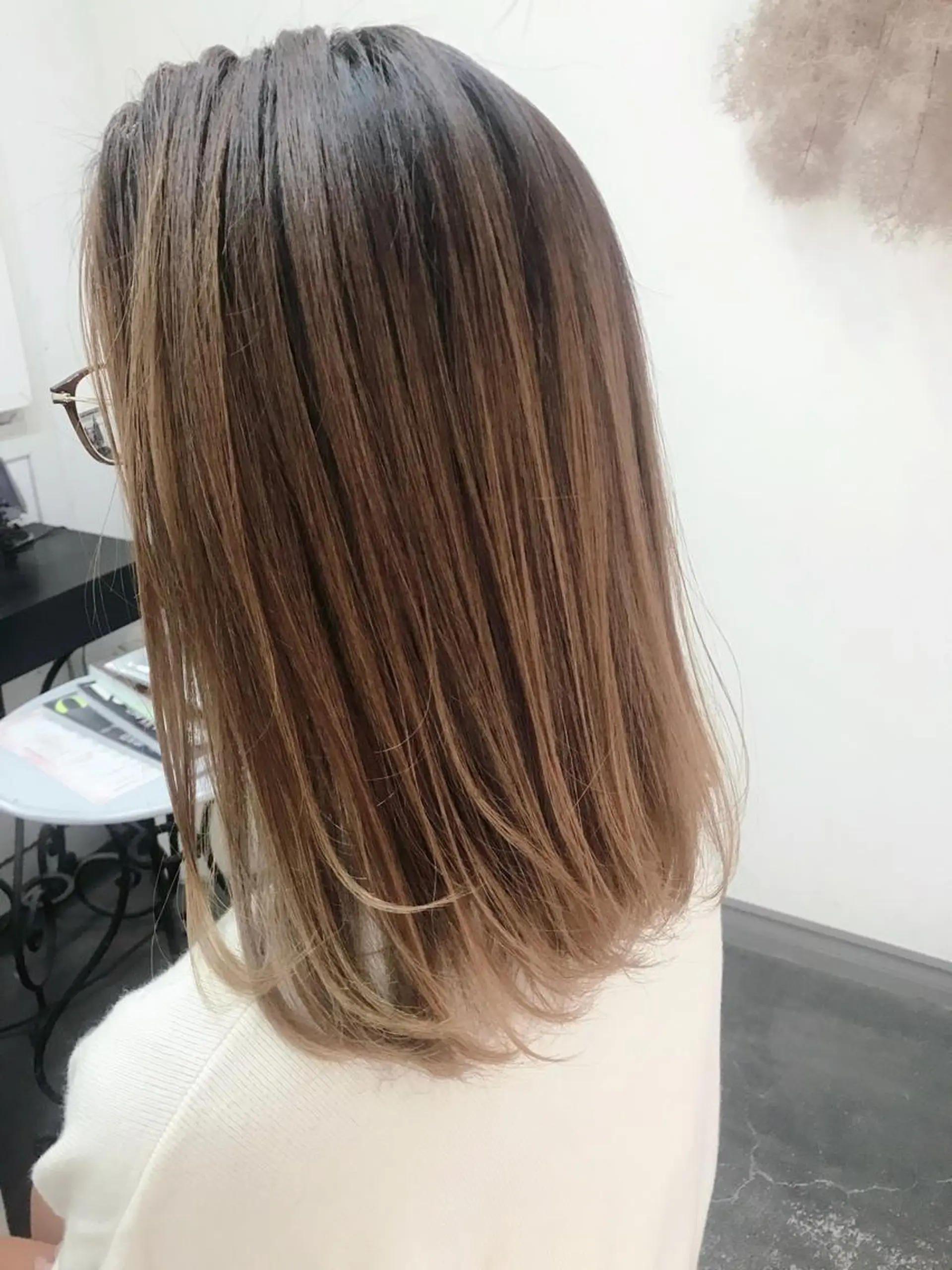 ミディアム カラー ヘアアレンジ お団子ヘア 結婚式・ブライダル 切りっぱなしボブ バレイヤージュ デザインカラー Mariana/ 鶴原-ハイライトのヘアスタイル