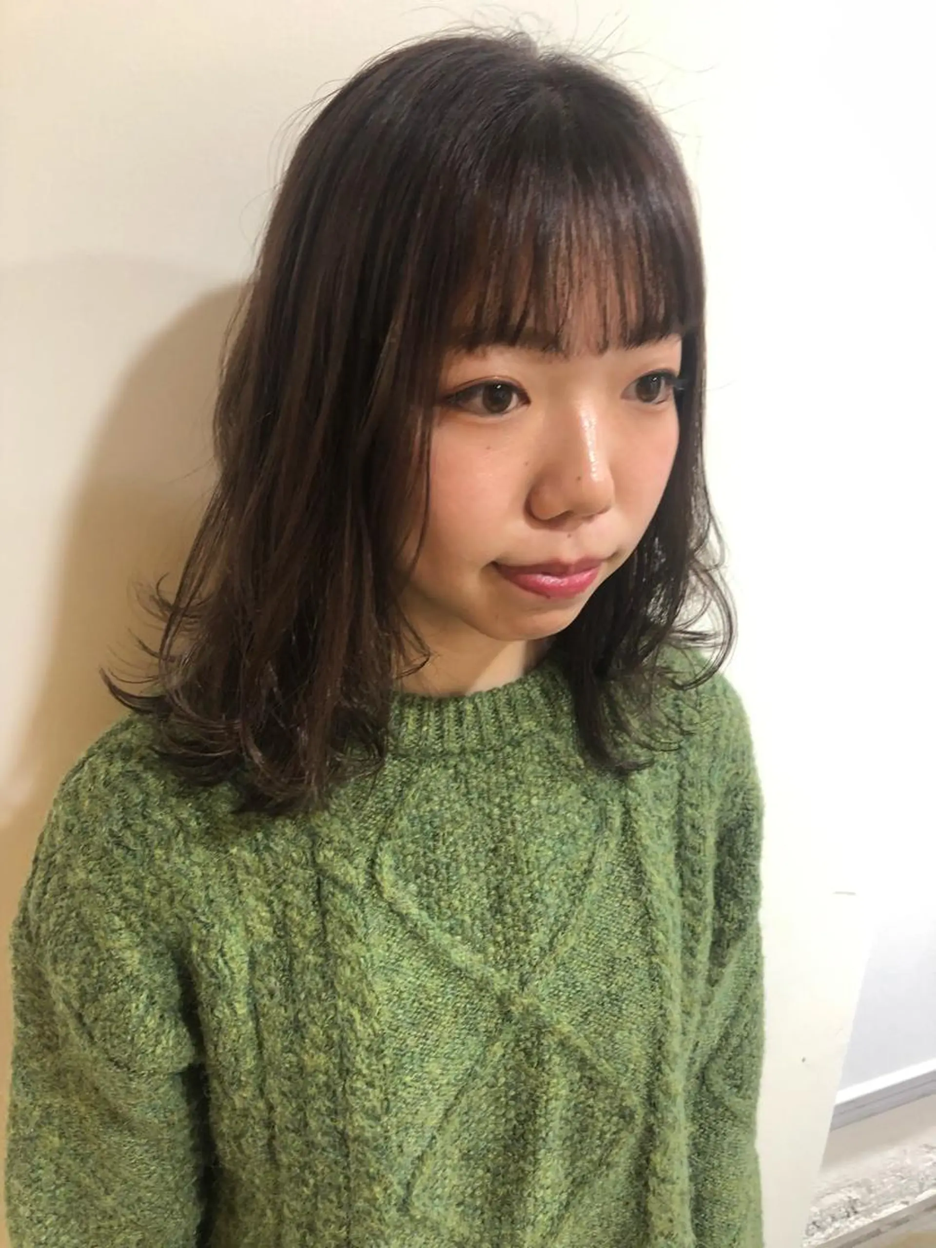 ミディアム カラー カット ヘアカラー トリートメント MIOベージュカラー 柔らかいカラーのヘアスタイル