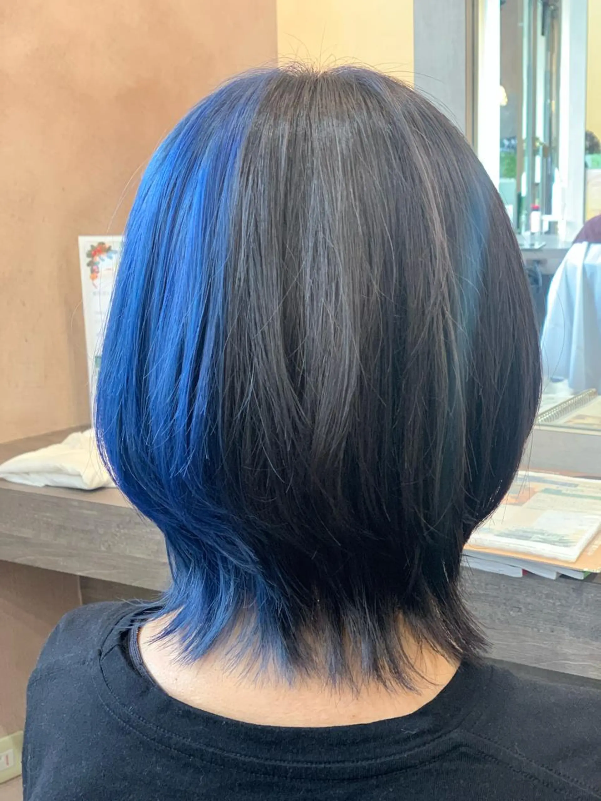 ミディアム カラー 黒髪 ブルーカラー ecru🕊️堀内 眞帆のヘアスタイル