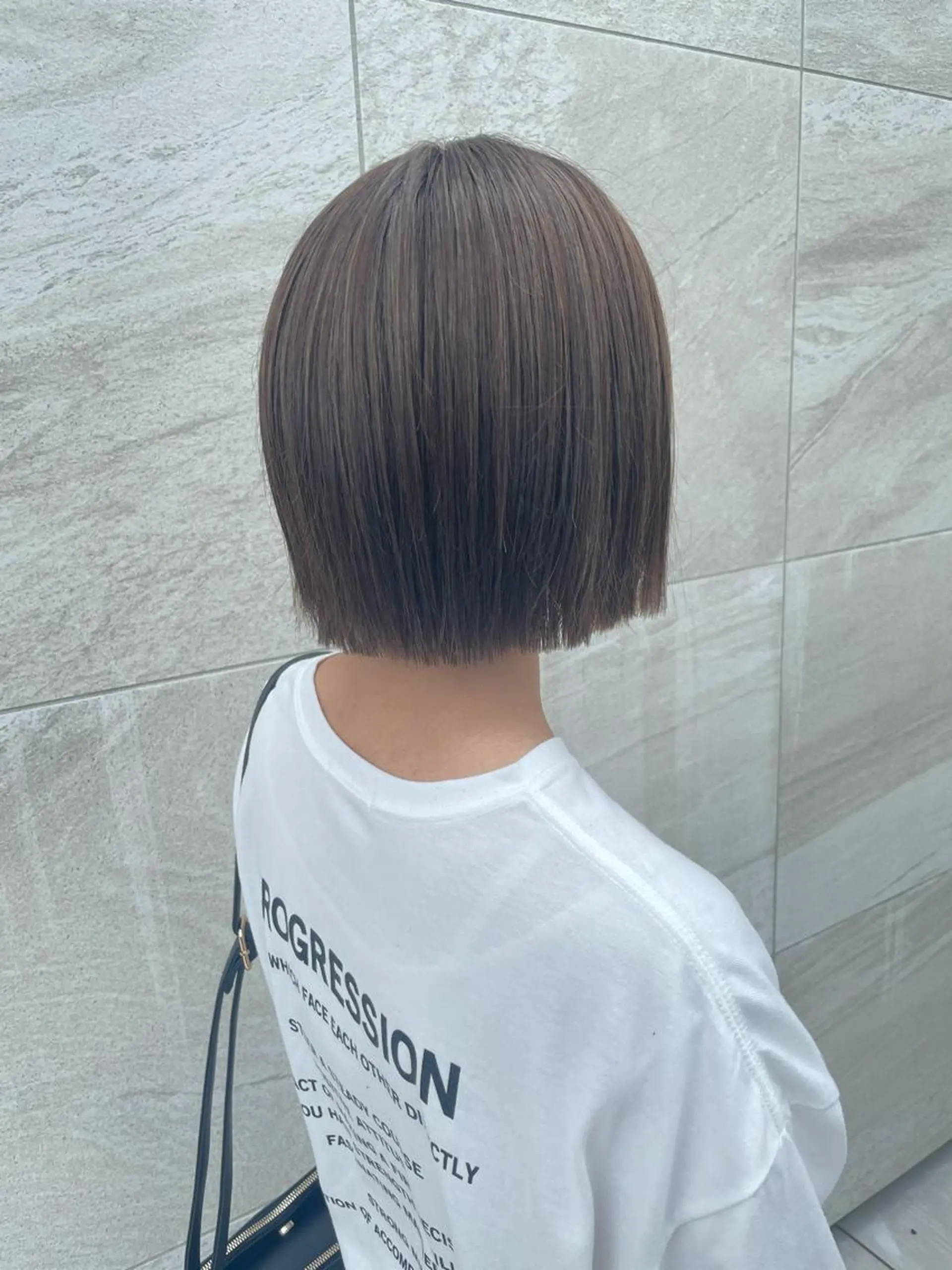 ショート カラー ヘアアレンジ 切りっぱなしボブ ベージュカラー ブリーチ ハイライトカラー ボブ カット ヘアカラー shigeru cut club 神田久志本店＆lag所属・田島 仁美のヘアスタイル