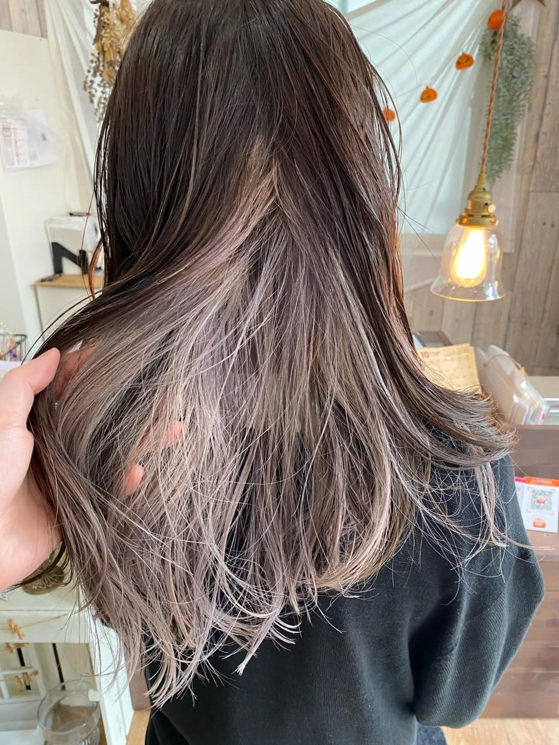 ロング カラー アッシュ アッシュブラウン ブラウンカラー シルバー ココテラス メンズカットのヘアスタイル