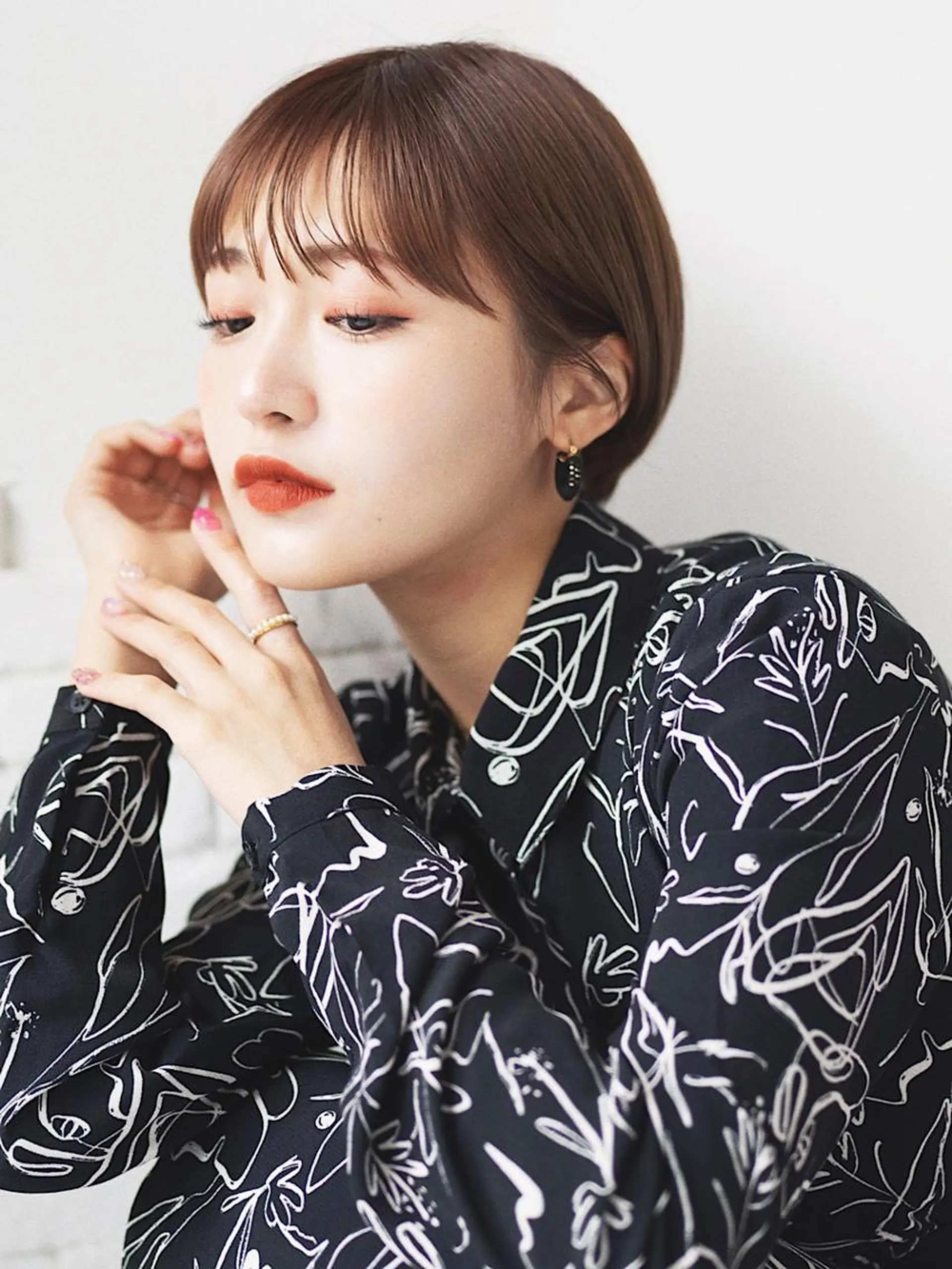 ショート 切りっぱなしボブ ショートボブ ボブ ハイライト シースルーバング デザインカラー茅ヶ崎 オオタ カズキのヘアスタイル